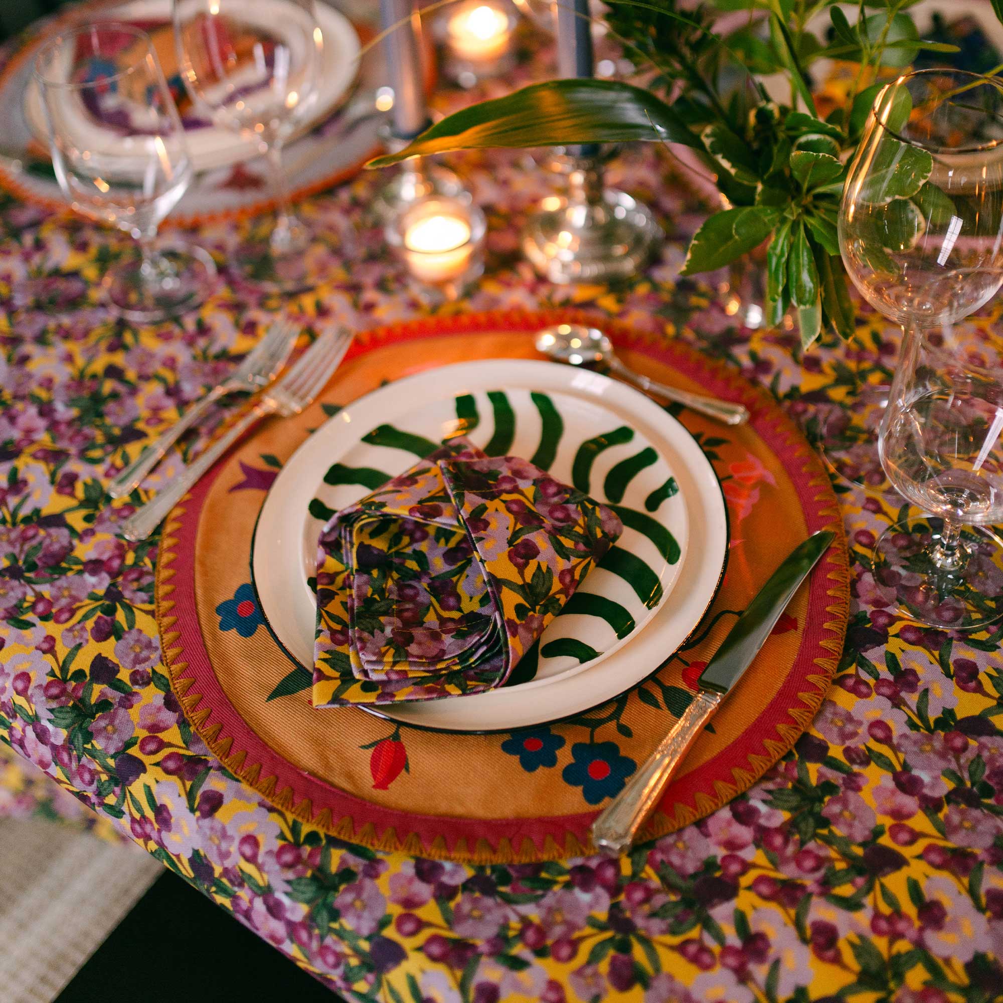 Round Placemat in Orange with Blumen Print (Set of 6)