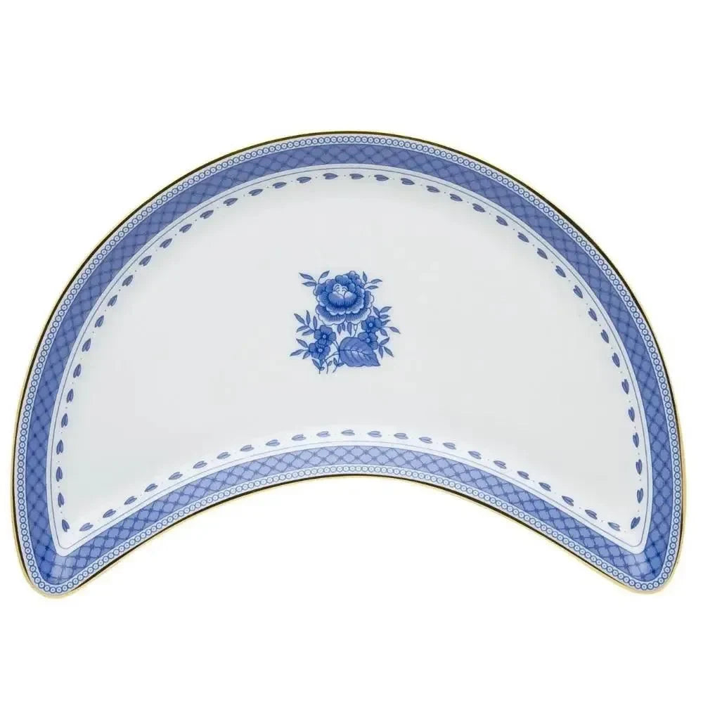 Cozinha Velha Porcelain Salad Plate in White and Blue - The Mayfair Hall