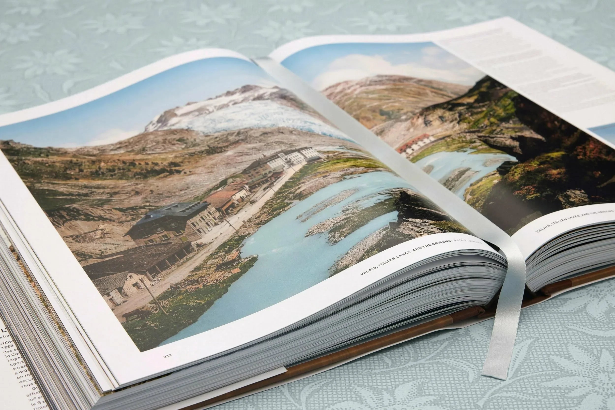 The Alps 1900. A Portrait in Color (German, French, English) - The Mayfair Hall