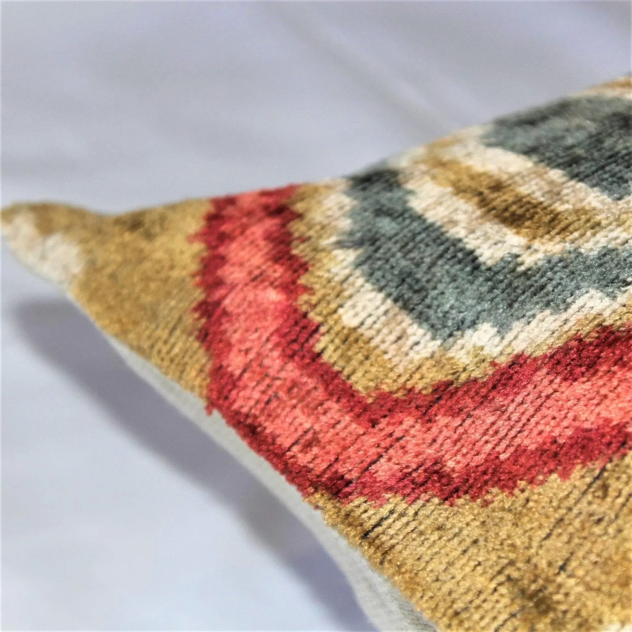 Canvello Luxury Decorative Modern Throw Pillows | 18 x 18 in (45 x 45 cm) - The Mayfair Hall