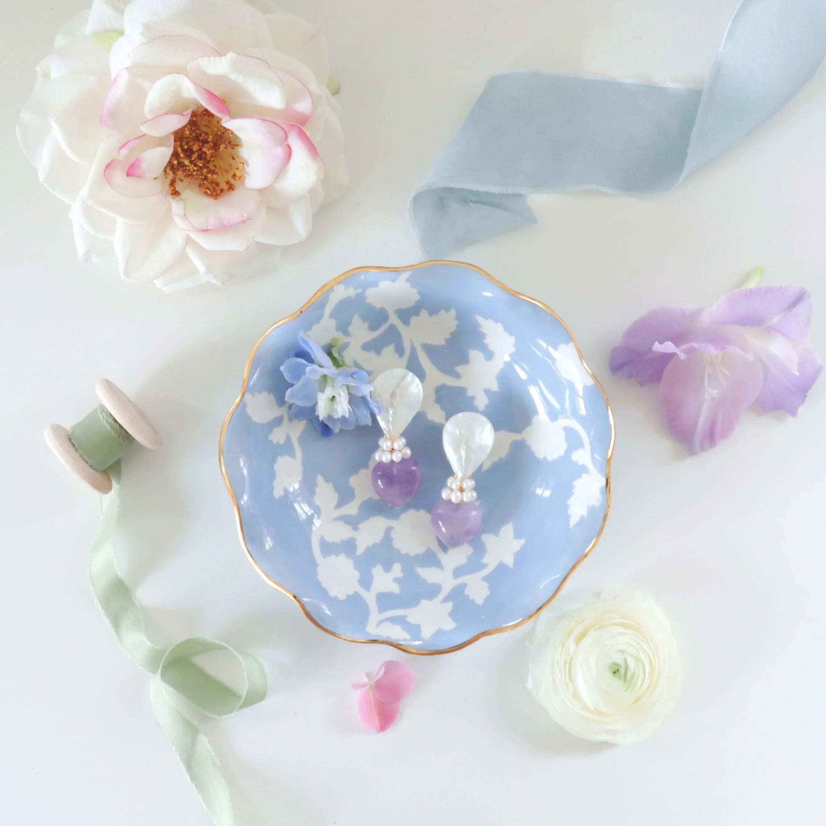 Chinoiserie Dreams Scalloped Bowls with 22K Gold Accent - The Mayfair Hall