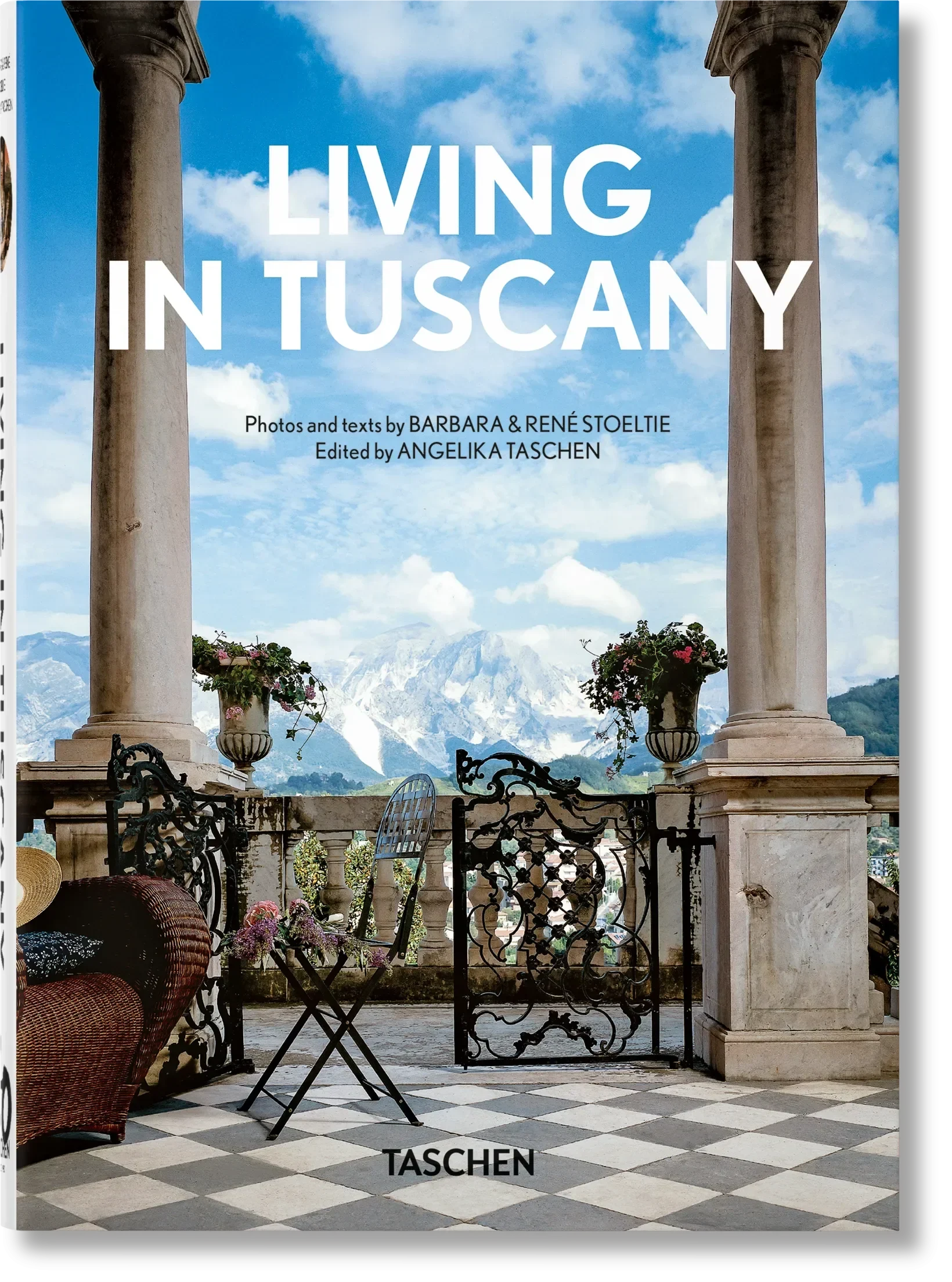 Living in Tuscany. 40th Ed. (German, French, English) - The Mayfair Hall