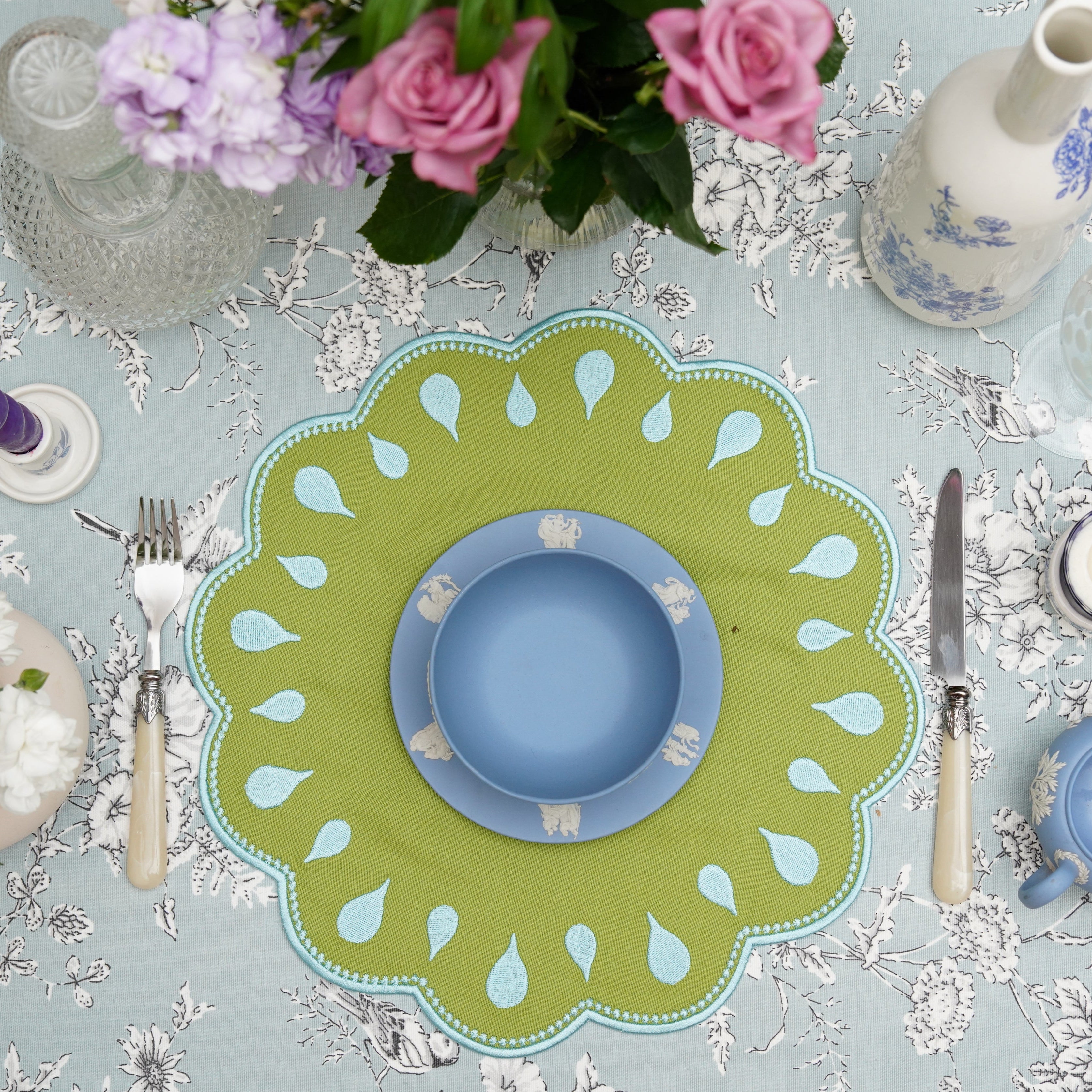 DROPLET GREEN ROUND FABRIC PLACEMAT (Set Of 4)