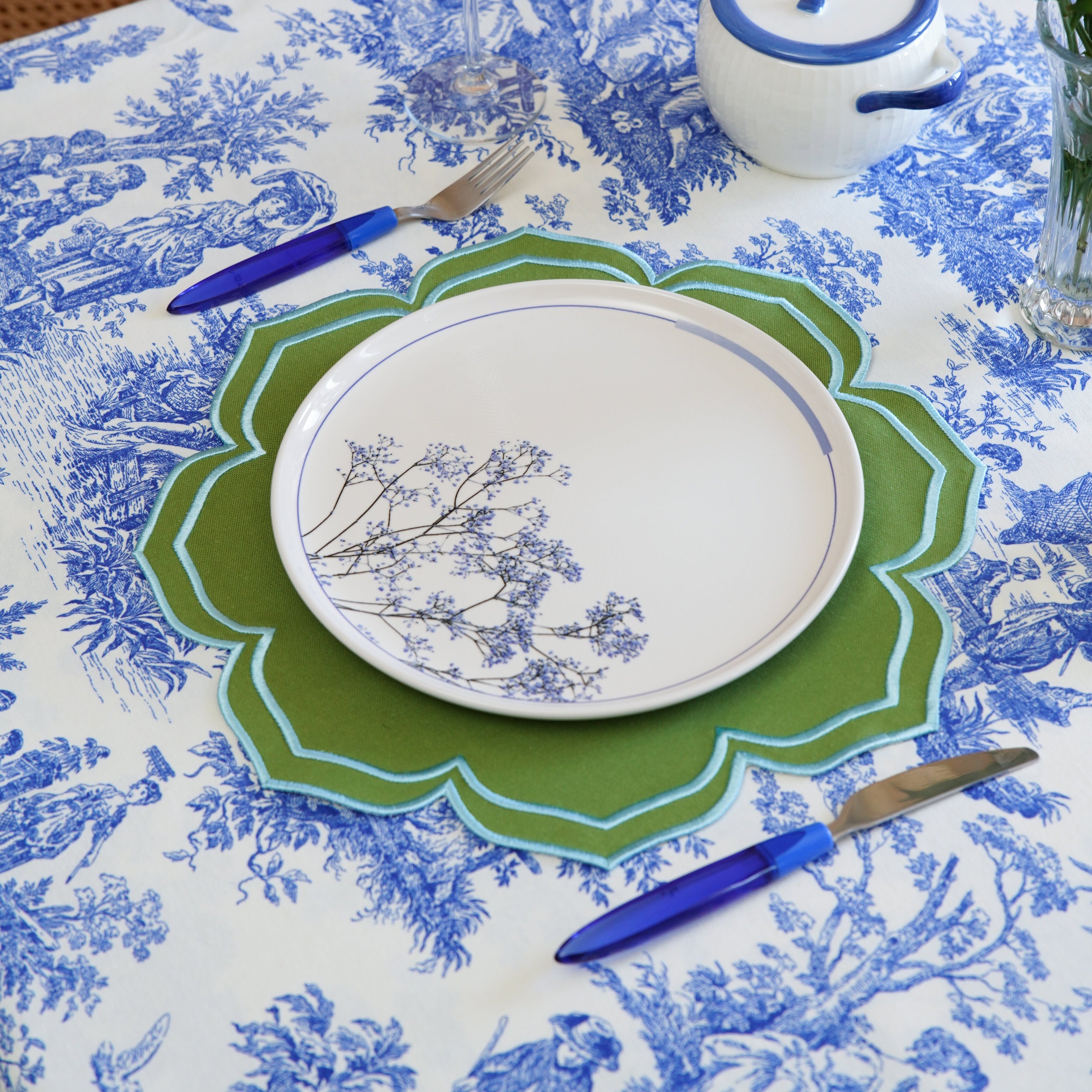 LUMERA GREEN ROUND FABRIC PLACEMAT (Set Of 4)