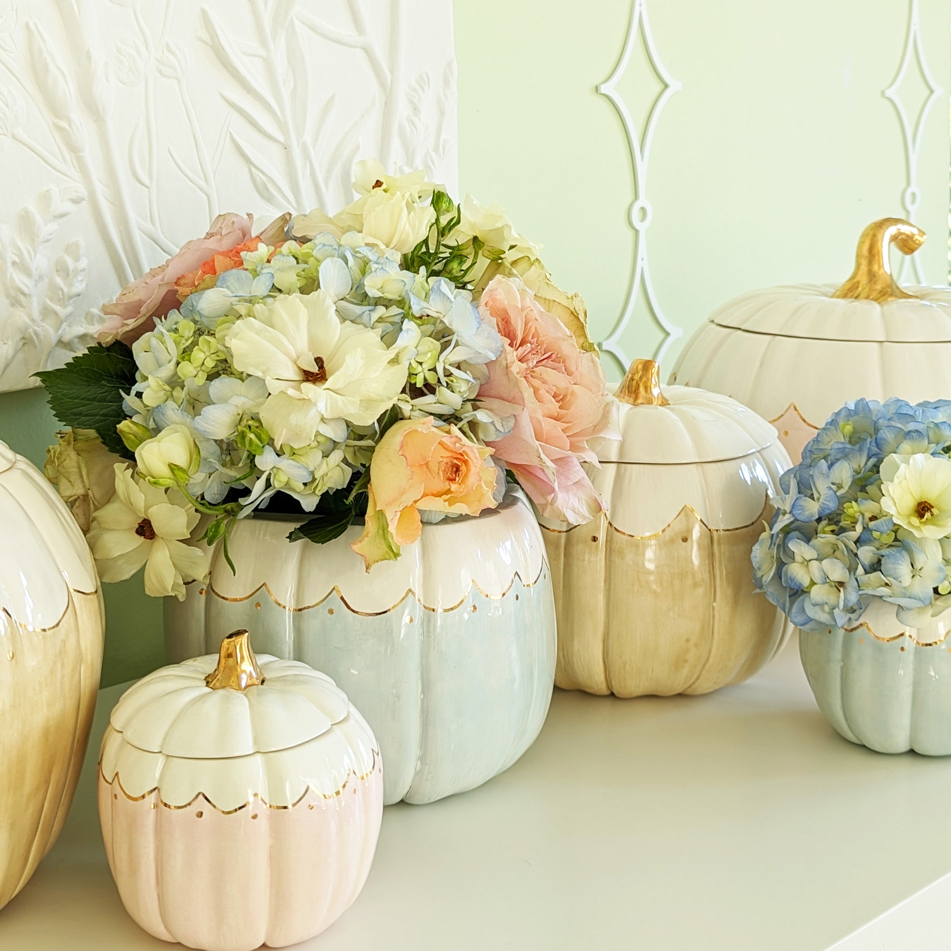 Scalloped Pumpkin Jar in Tan with 22K Gold Accents