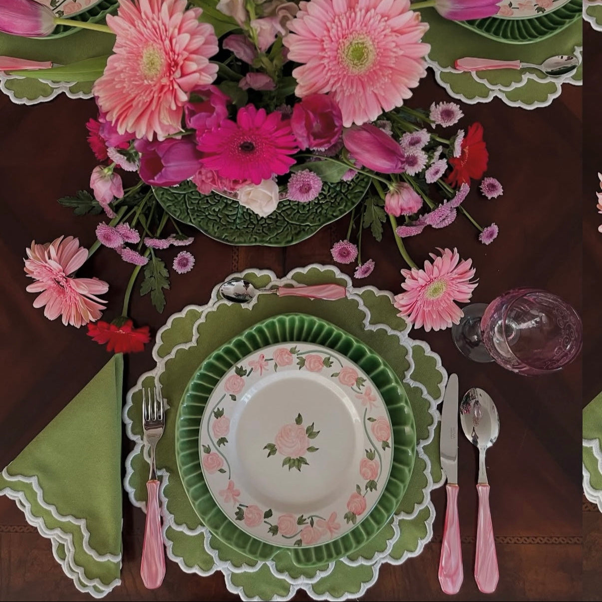 CRESSIDA GREEN ROUND FABRIC PLACEMAT & NAPKIN SET