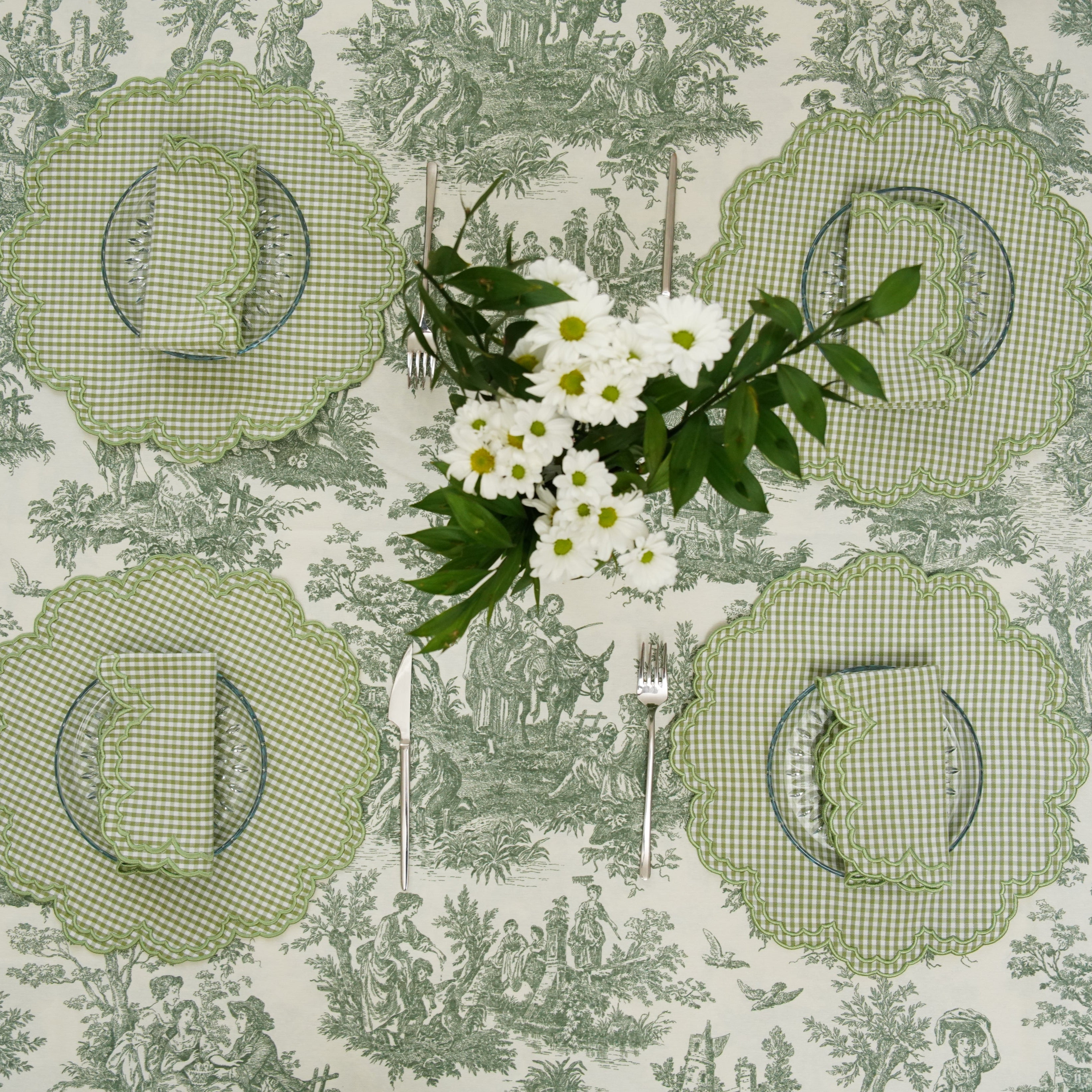 MAGNOLIA GREEN GINGHAM SCALLOPED PLACEMAT & NAPKIN SET