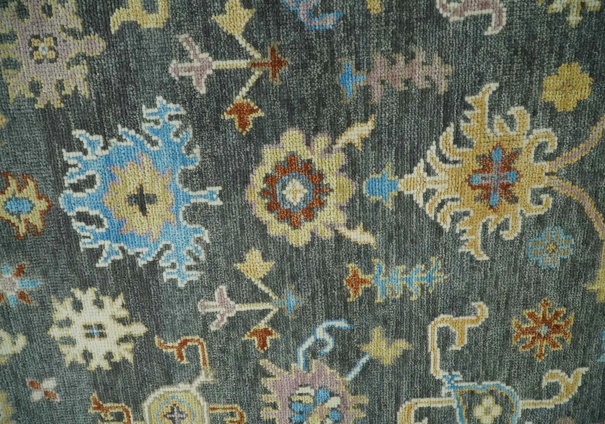 Hand Knotted 6x9, 8x10, 9x12, 10x14 and 12x15 Grayl and Ivory Traditional Persian Oushak Wool Rug | TRDCP825 - The Rug Decor