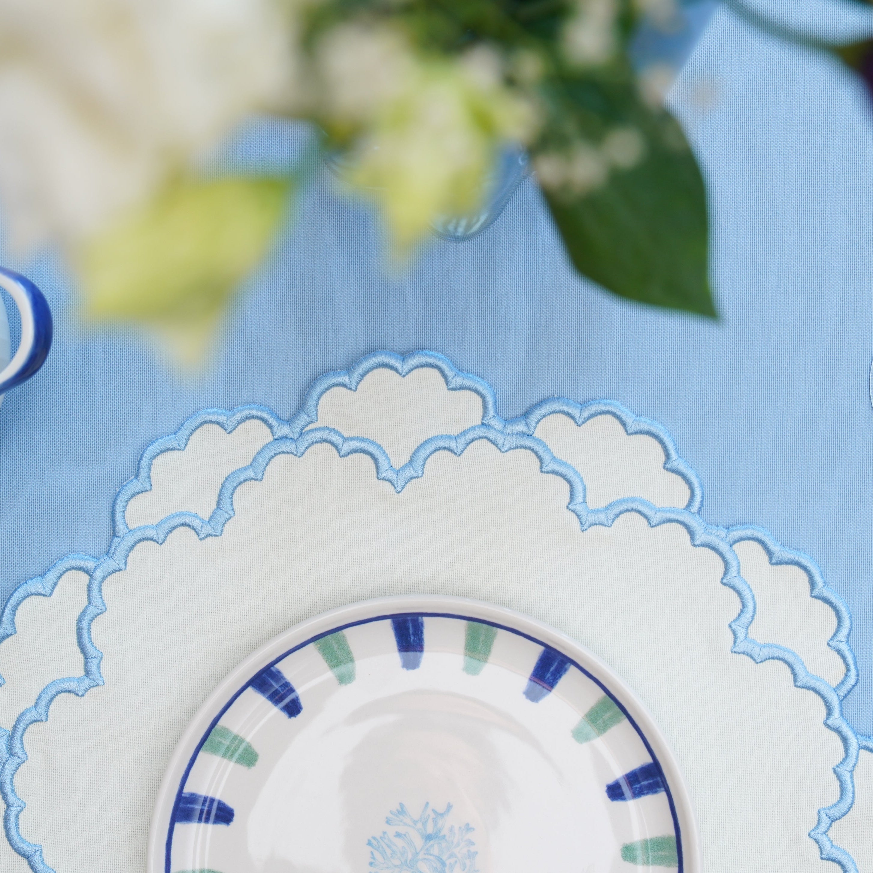 CRESSIDA BLUE & WHITE SCALLOPED FABRIC PLACEMAT