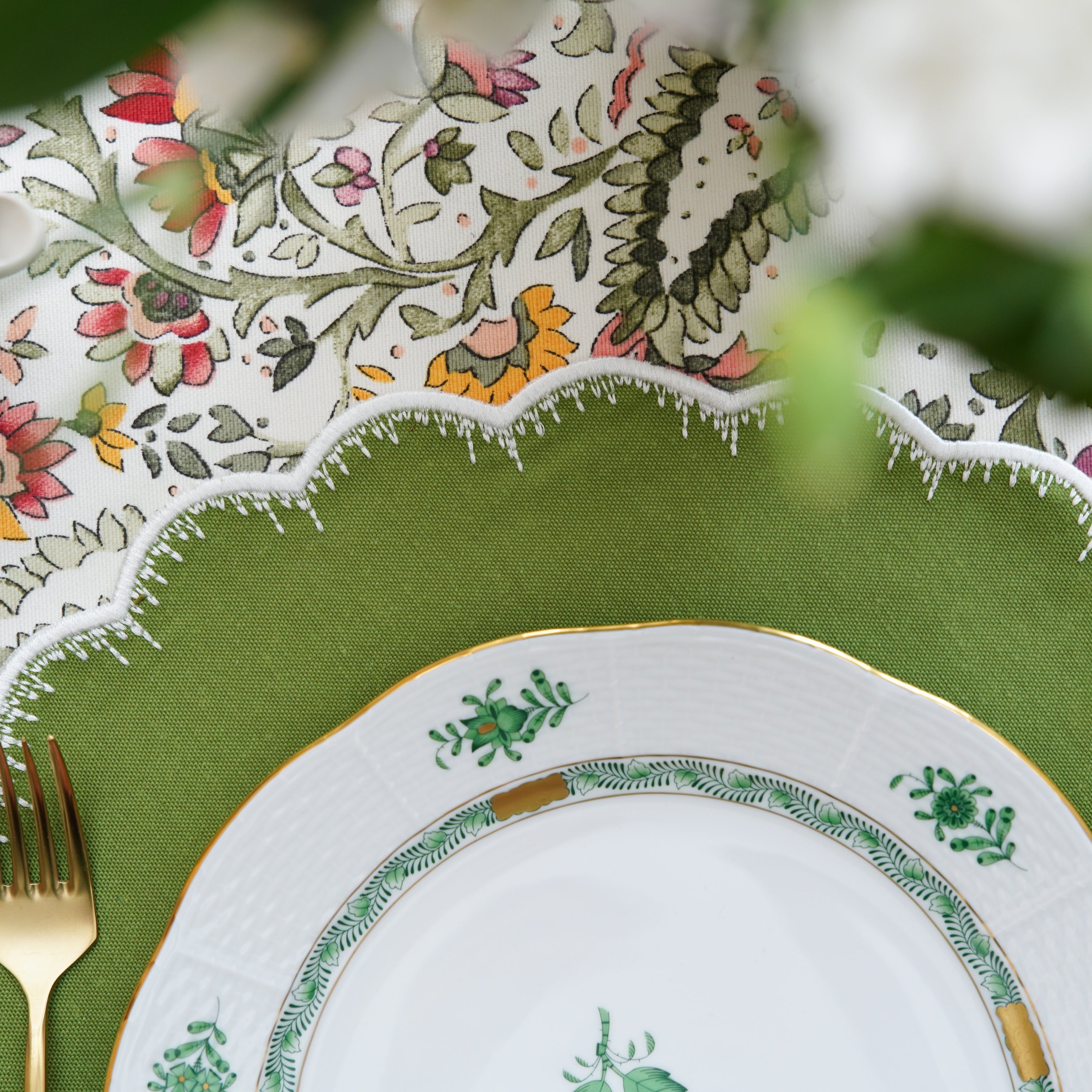 CLOVER GREEN ROUND FABRIC PLACEMAT