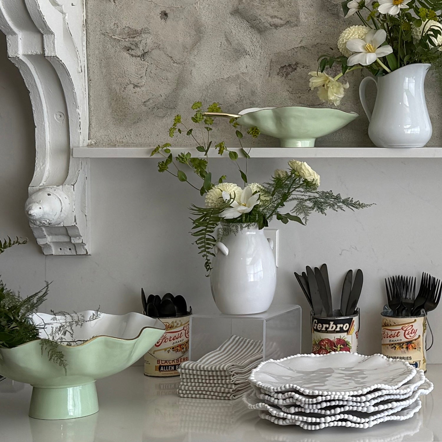 ENCANTO Claire Small Oval Bowl with Spoon (Pistachio, White and Gold)