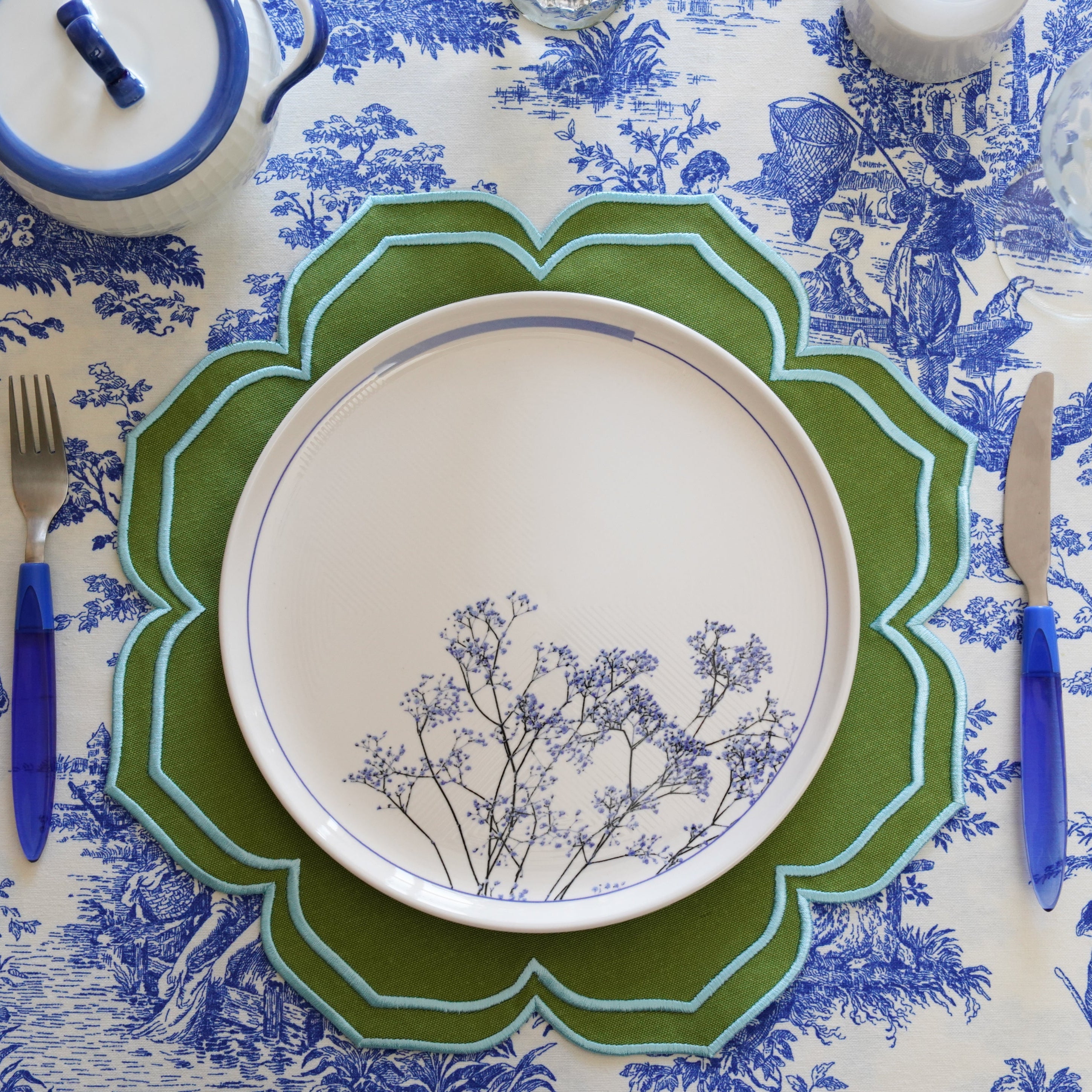 LUMERA GREEN ROUND FABRIC PLACEMAT (Set Of 4)