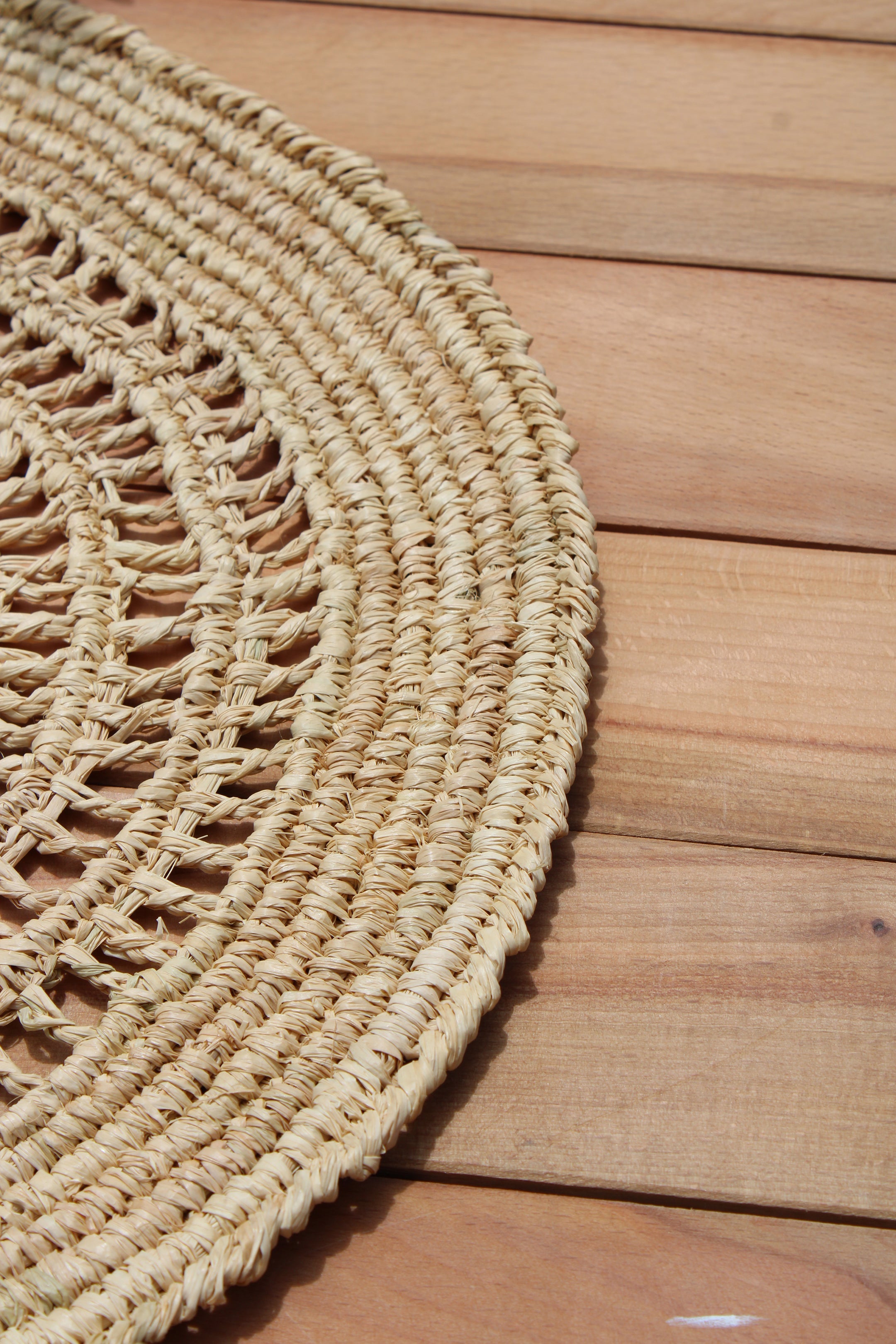 Tous Les Jours Raffia Placemat, Woven crochet tabletop