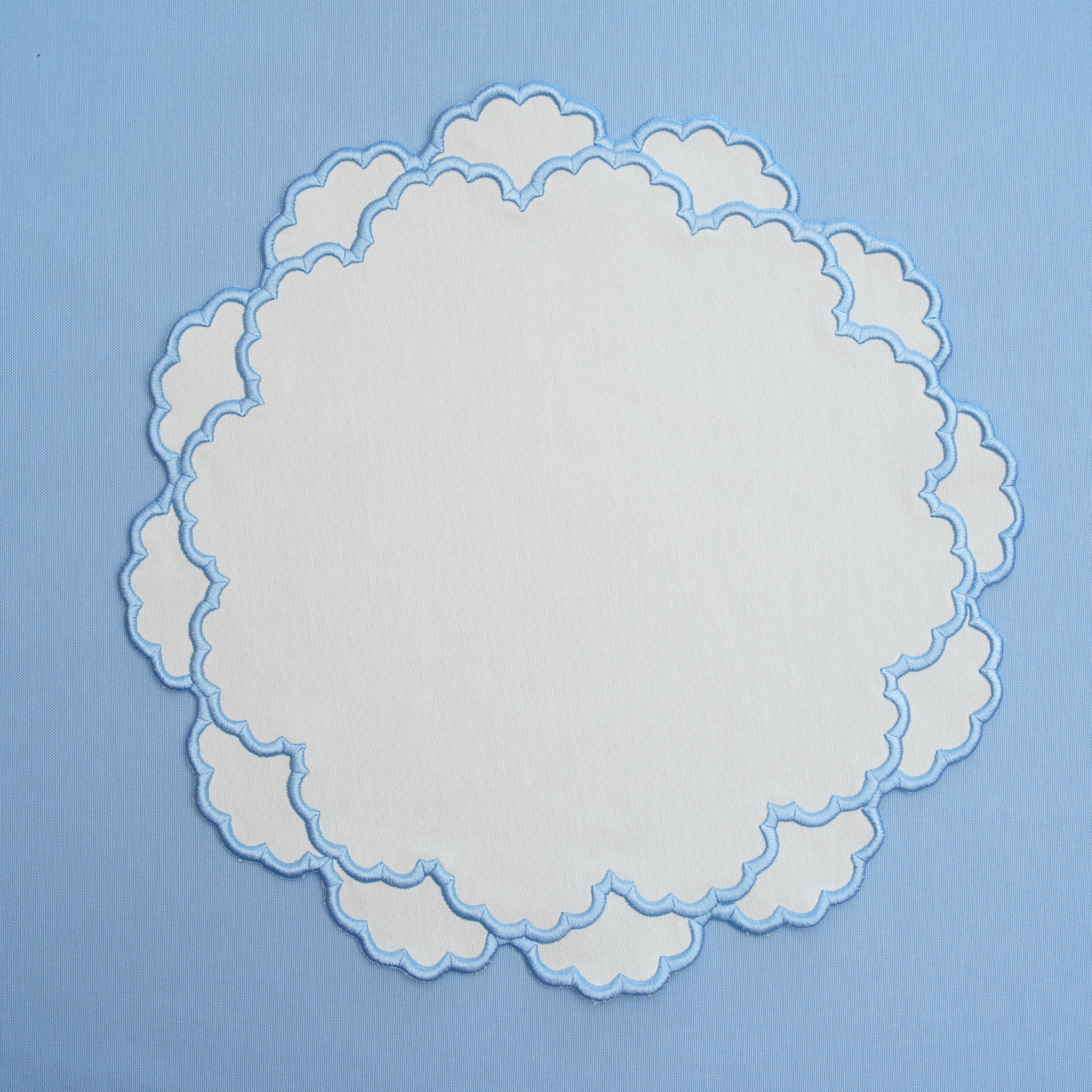 CRESSIDA BLUE & WHITE SCALLOPED FABRIC PLACEMAT (Set Of 4)