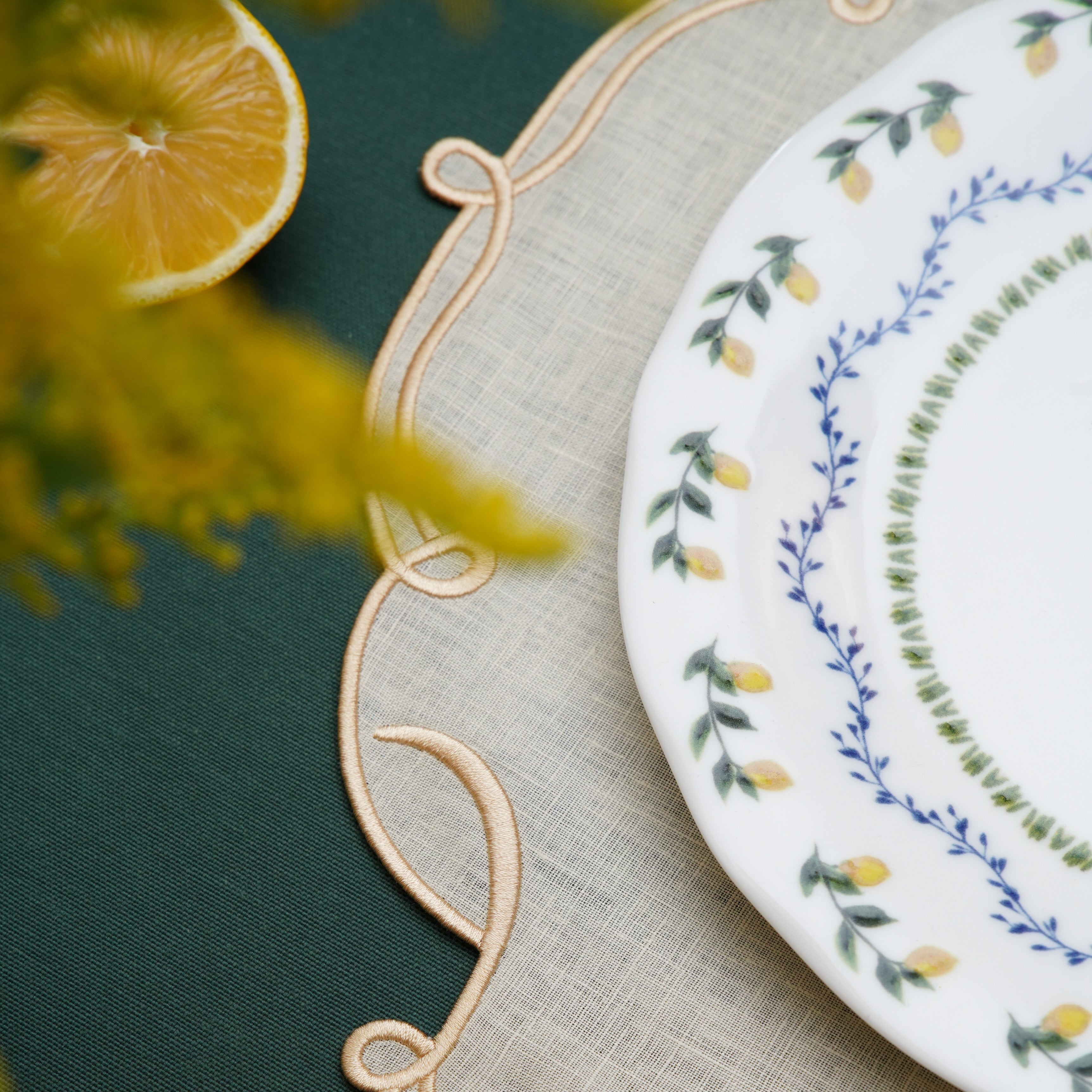 CELESTIA LINEN IVORY GOLD TRIM SQUARE PLACEMAT