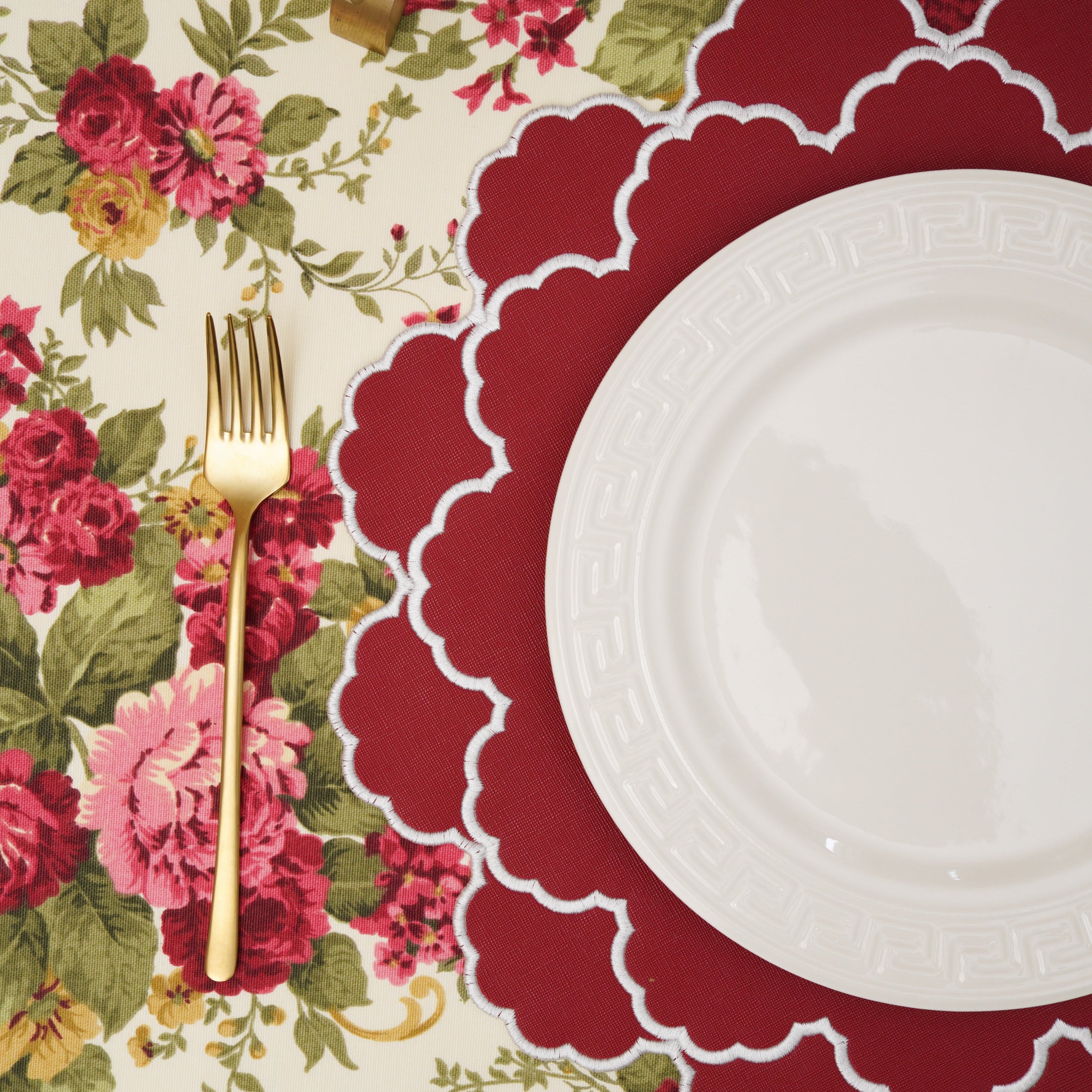 TIMELESS RED SCALLOPED FAUX LEATHER PLACEMAT