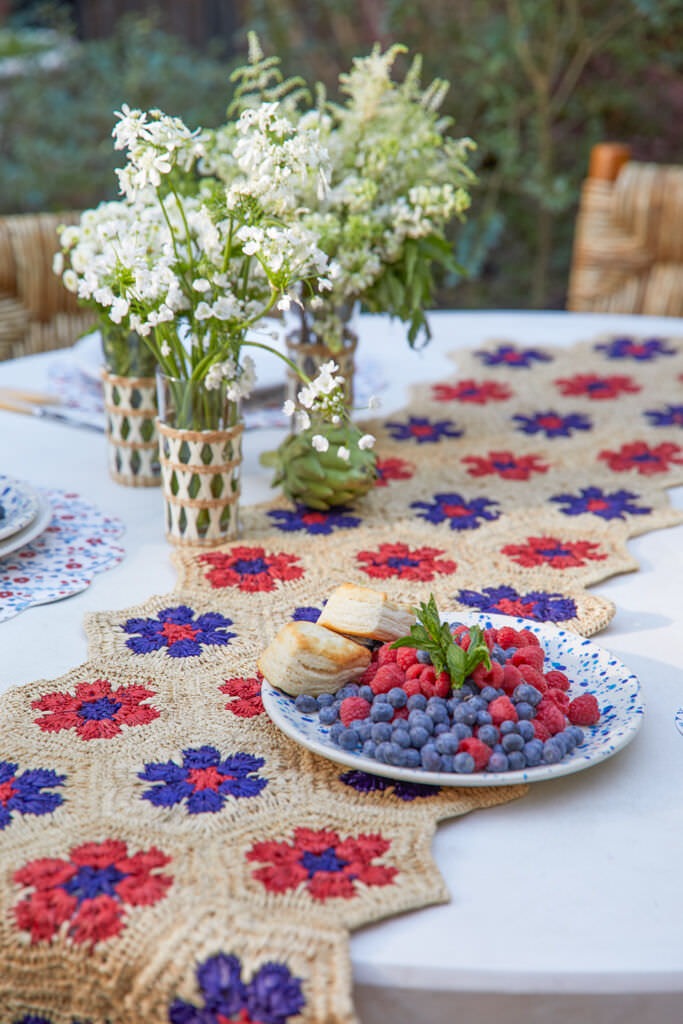 🇺🇸 Handwoven Americana Flower Table Runner & Scalloped Placemat – Payton James x Tuckernuck – Boho Style, Red & Blue Flowers, Natural Raffia
