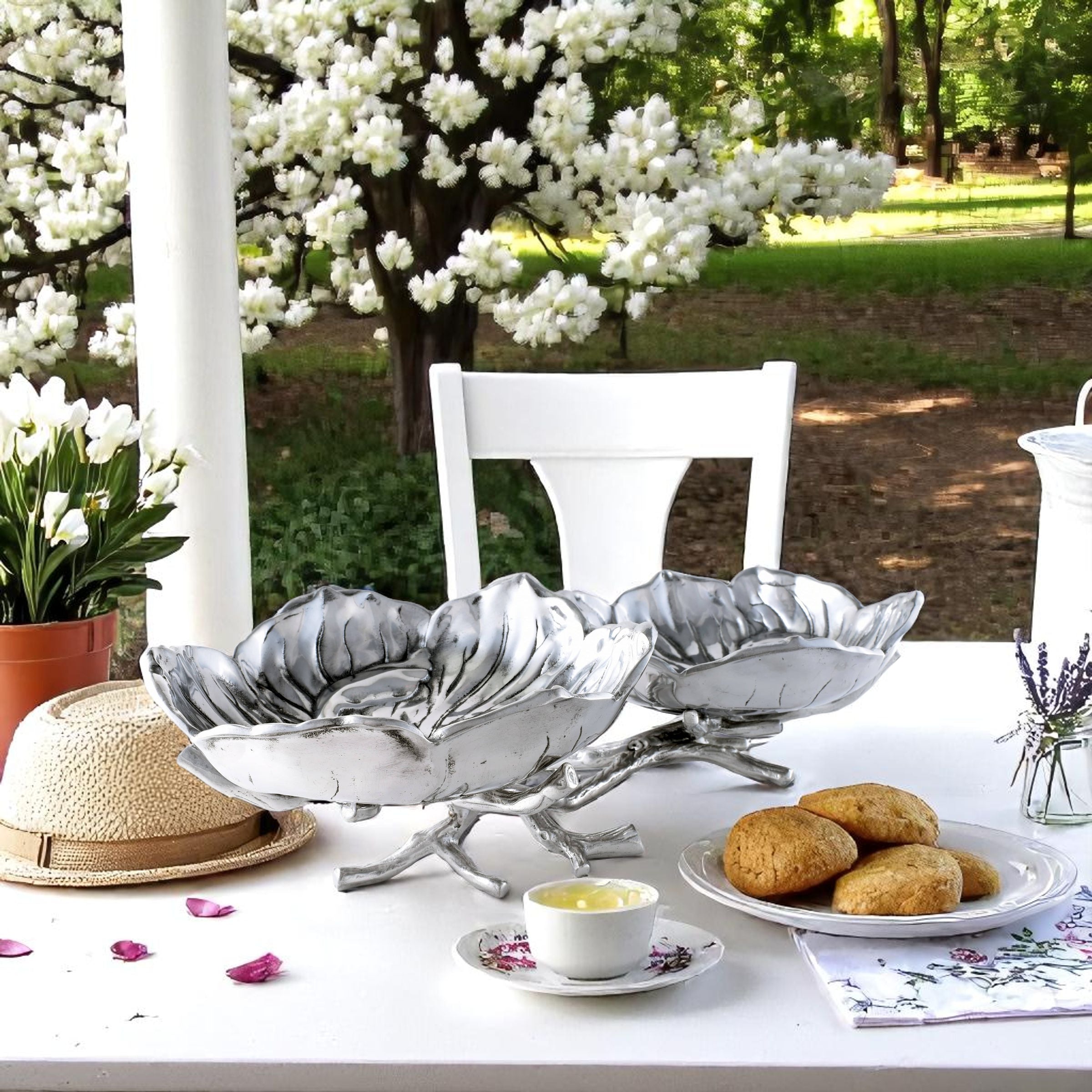 Magnolia 2-Bowl Bowl