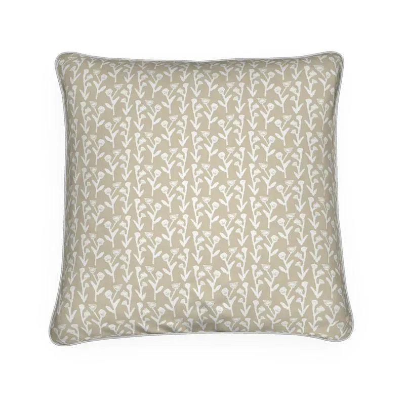 Ivy Manor Throw Pillow (Oat)