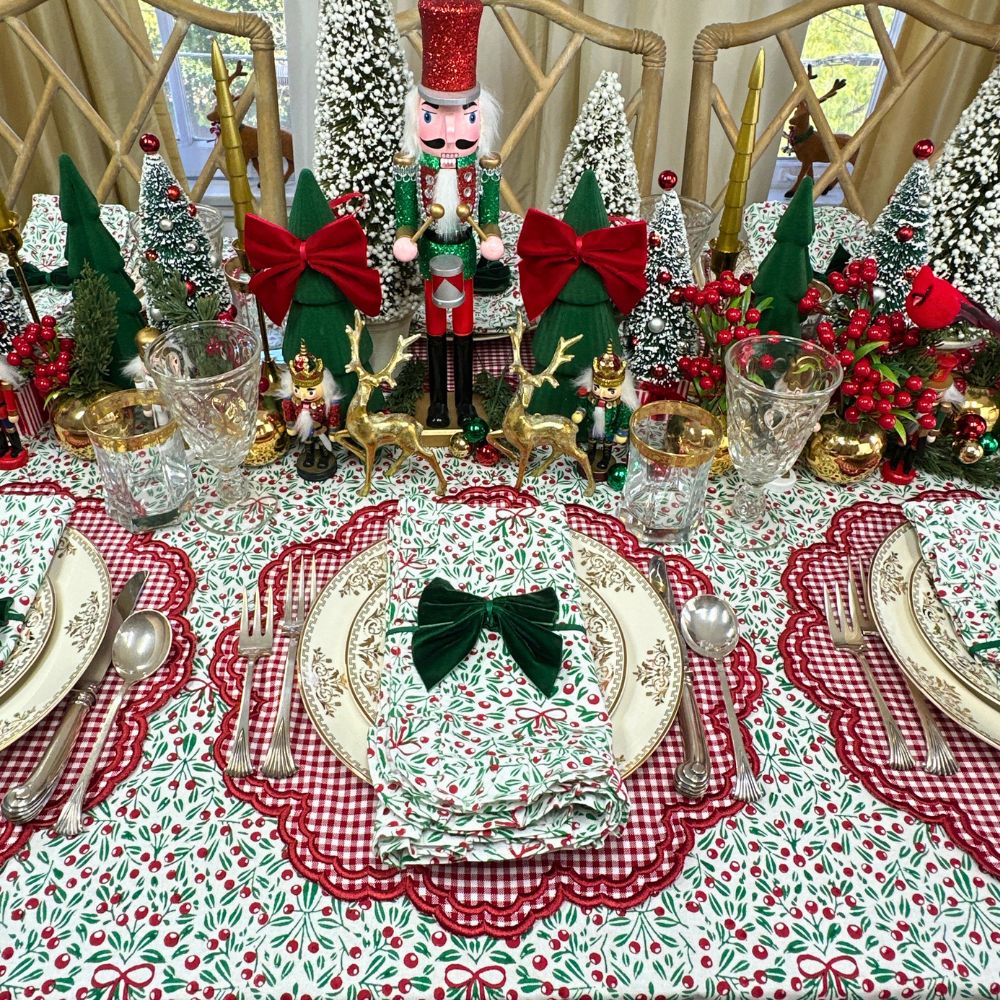 Mistletoe & Bows - Tablecloth