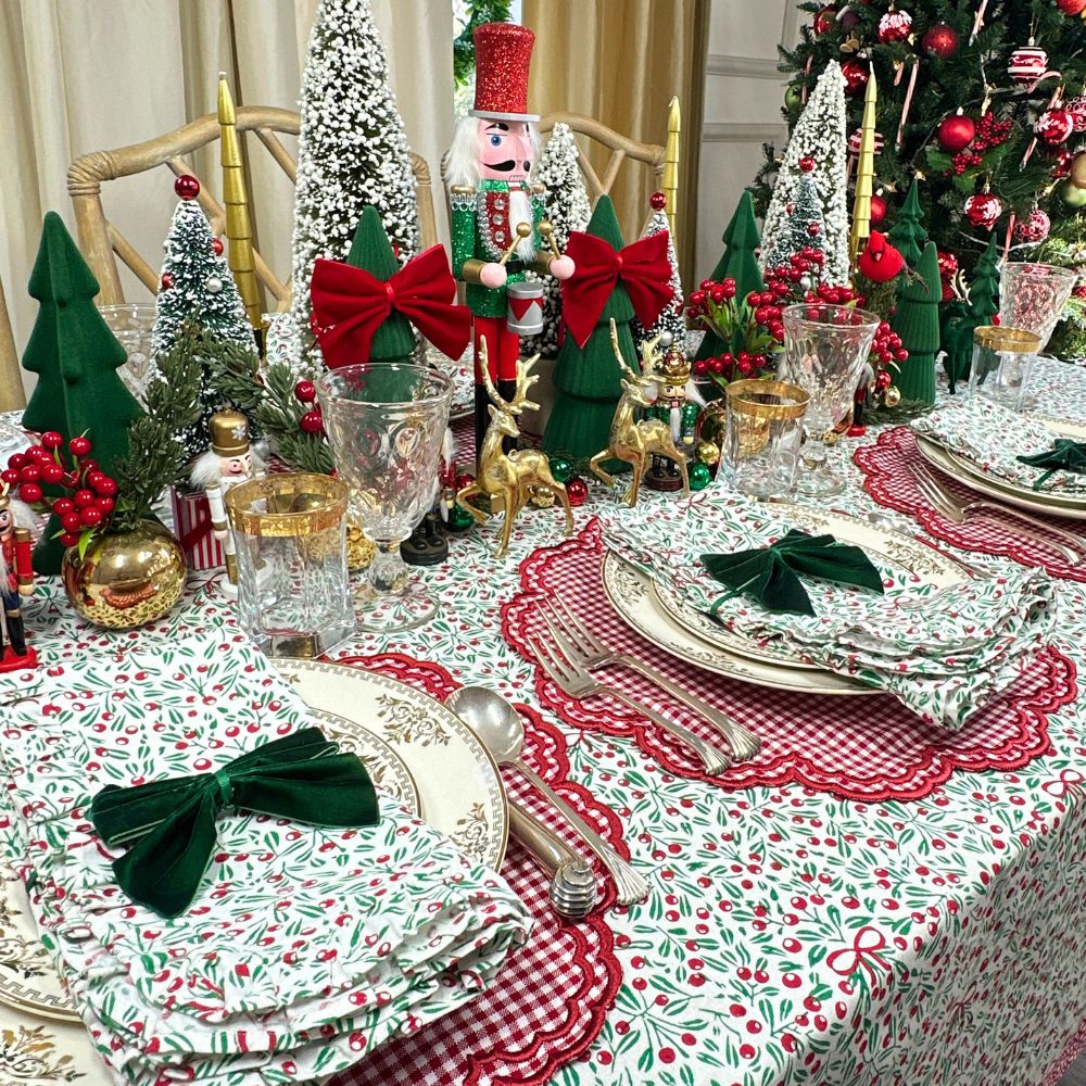 Mistletoe & Bows - Tablecloth