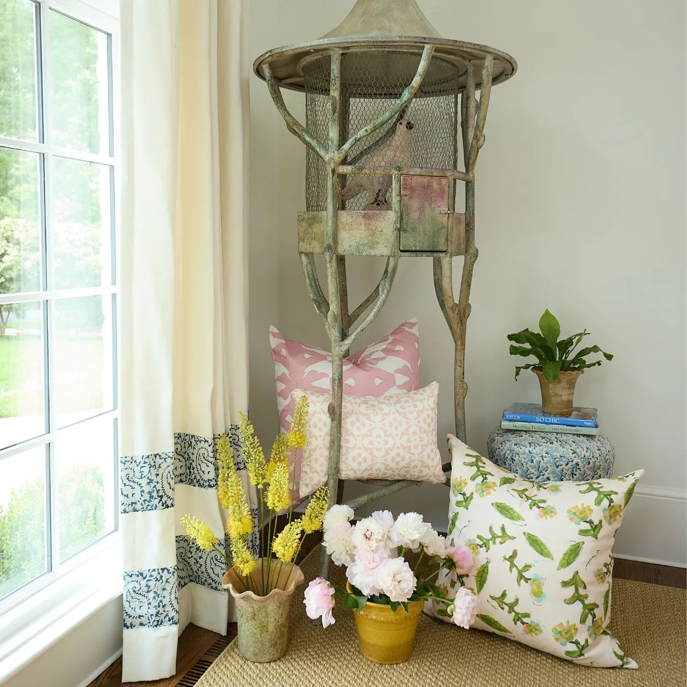 Flor Rosa 26x26 Pillow