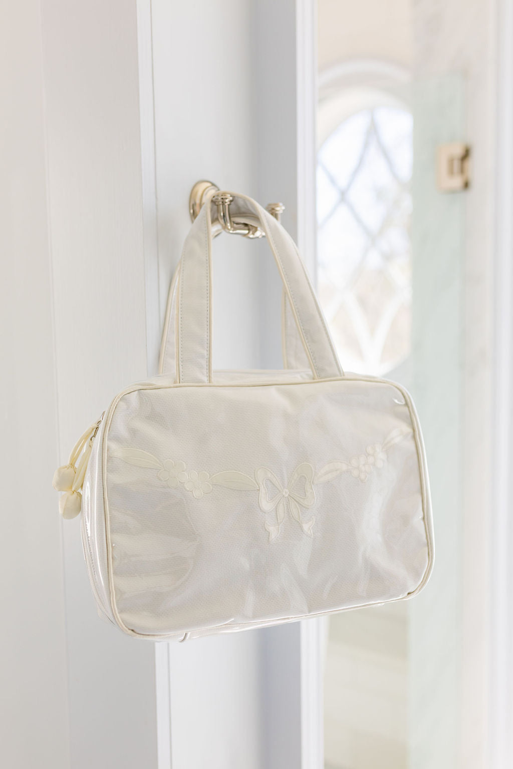 FLORAL BOW HANGING TRAVEL BAG