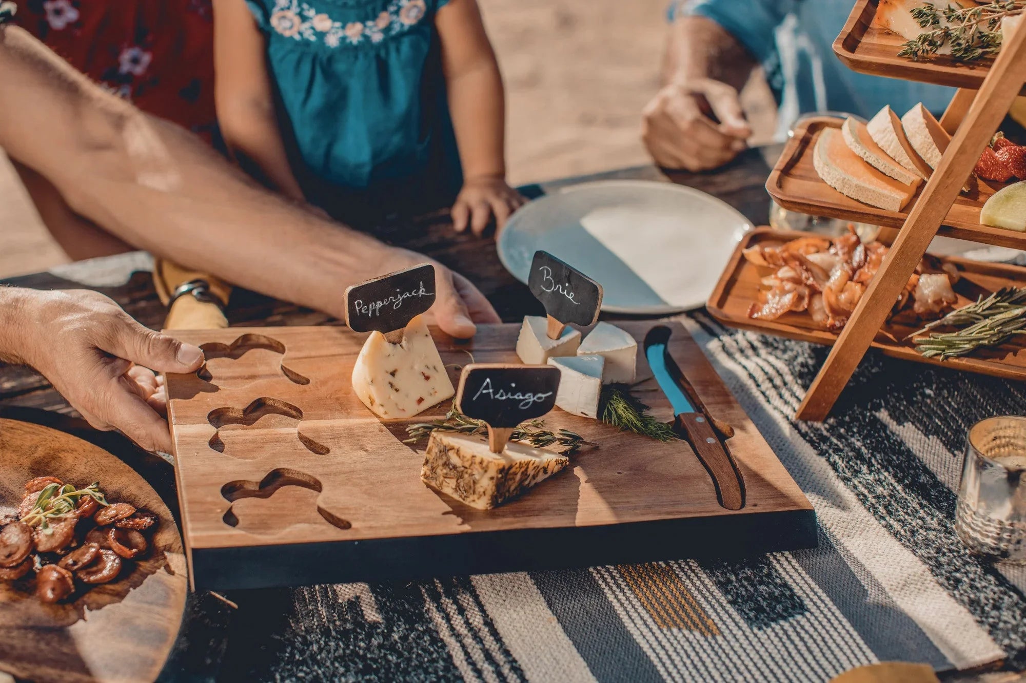 Delio Acacia Cheese Cutting Board & Tools Set - The Mayfair Hall