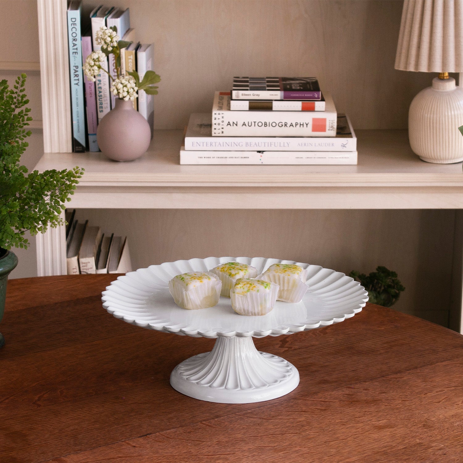 VIDA Vienna Pedestal Cake Plate White