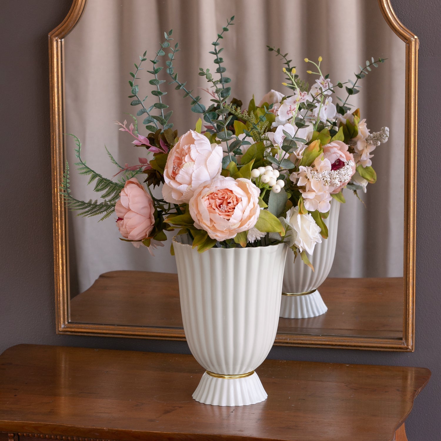 ENCANTO Vienna Medium Vase (Cream and White)