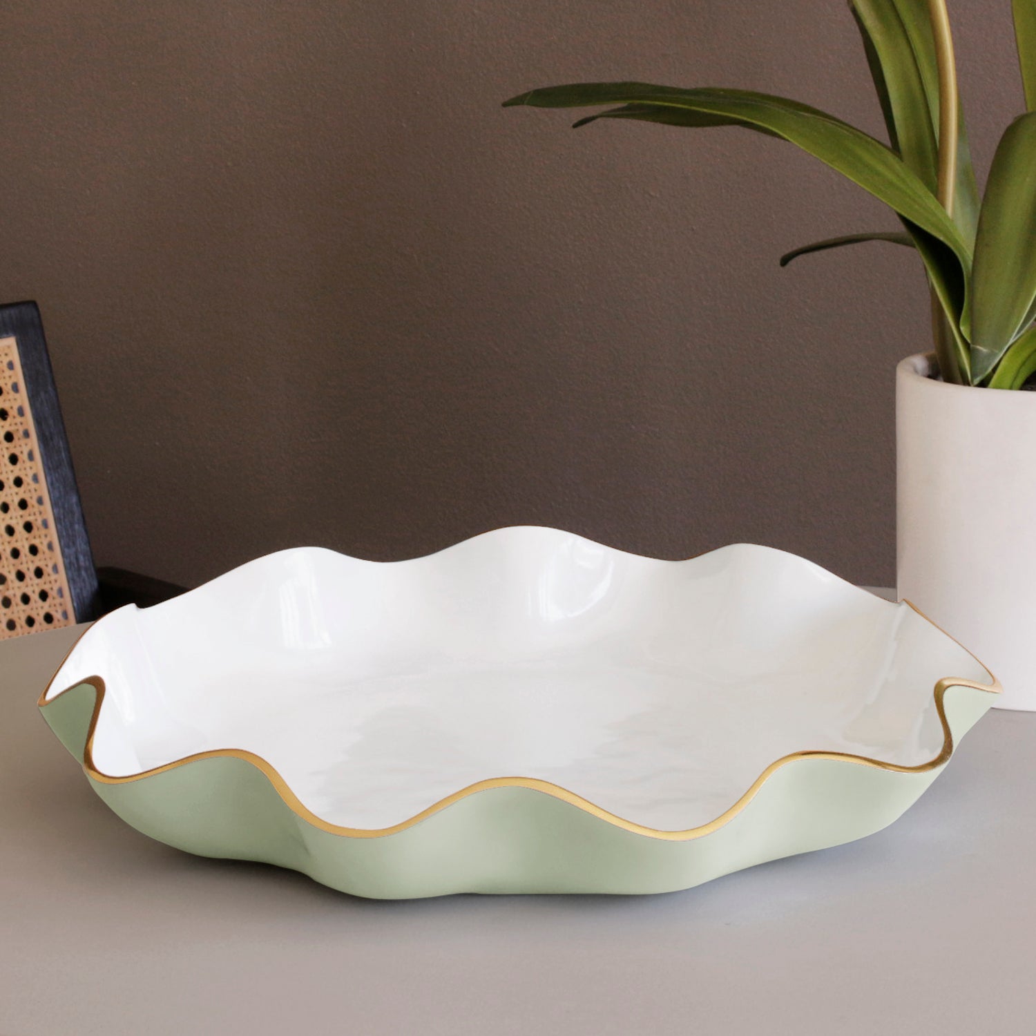 ENCANTO Carola  Large Round Platter (Pistachio and White)