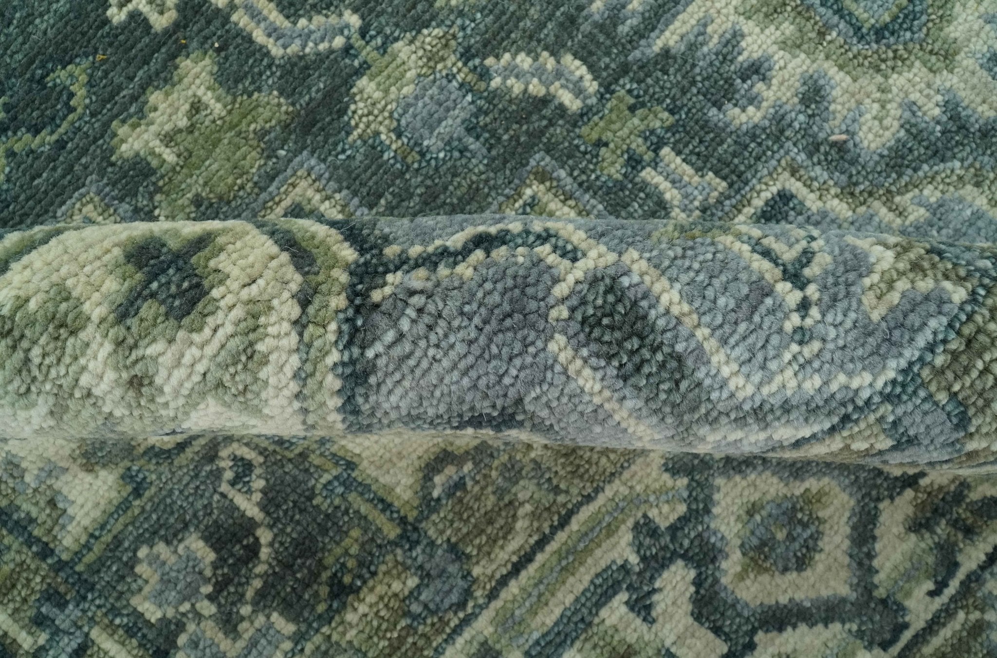 8x10 Hand Knotted Ivory, and Shades of Gray Traditional wool rug - The Rug Decor