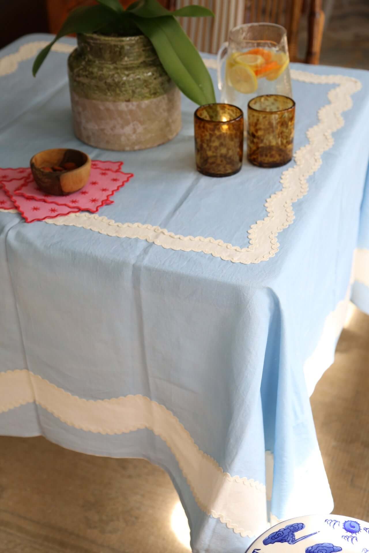 Saint-Rémy Linen Tablecloth