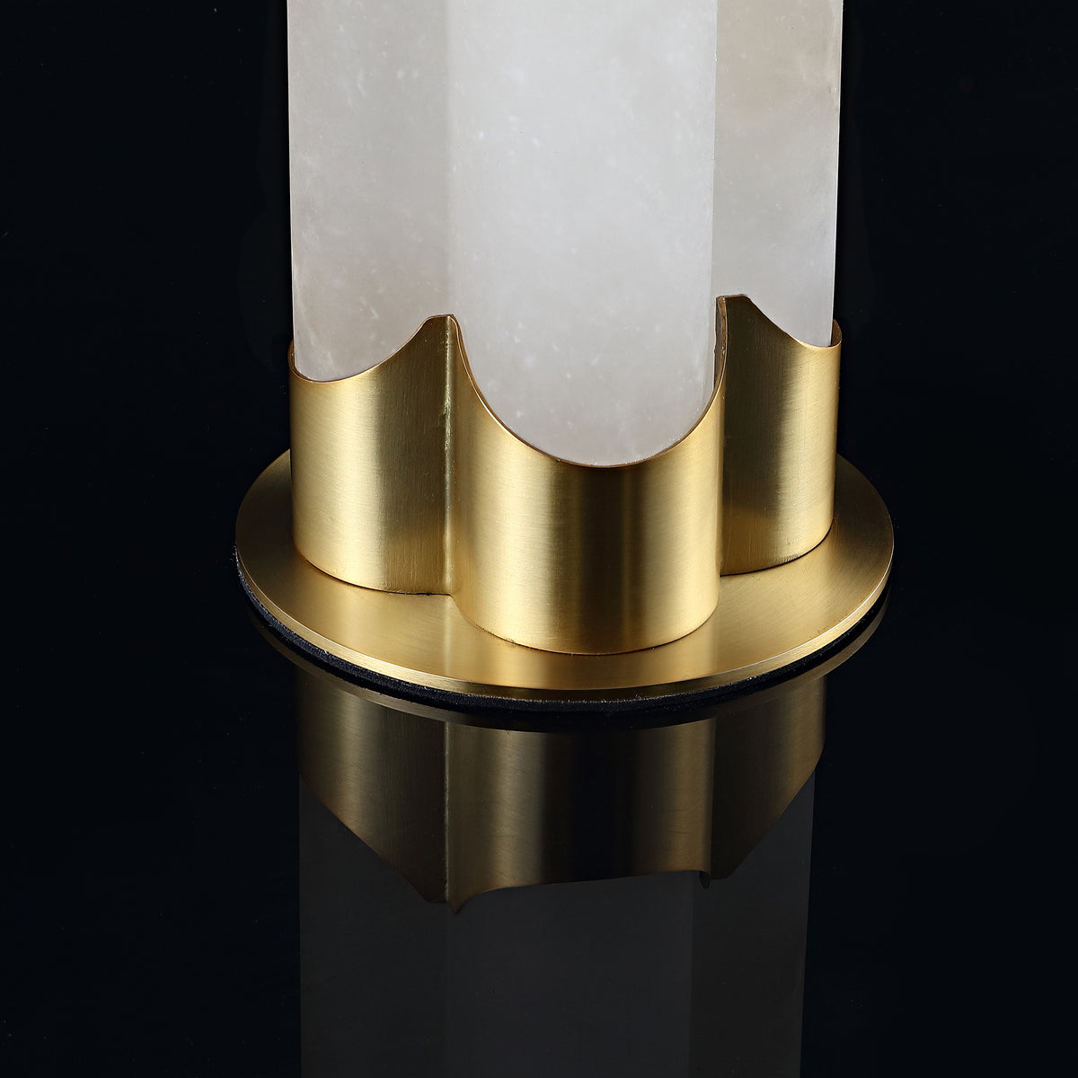 Chavez Alabaster Table Lamp in White and Gold