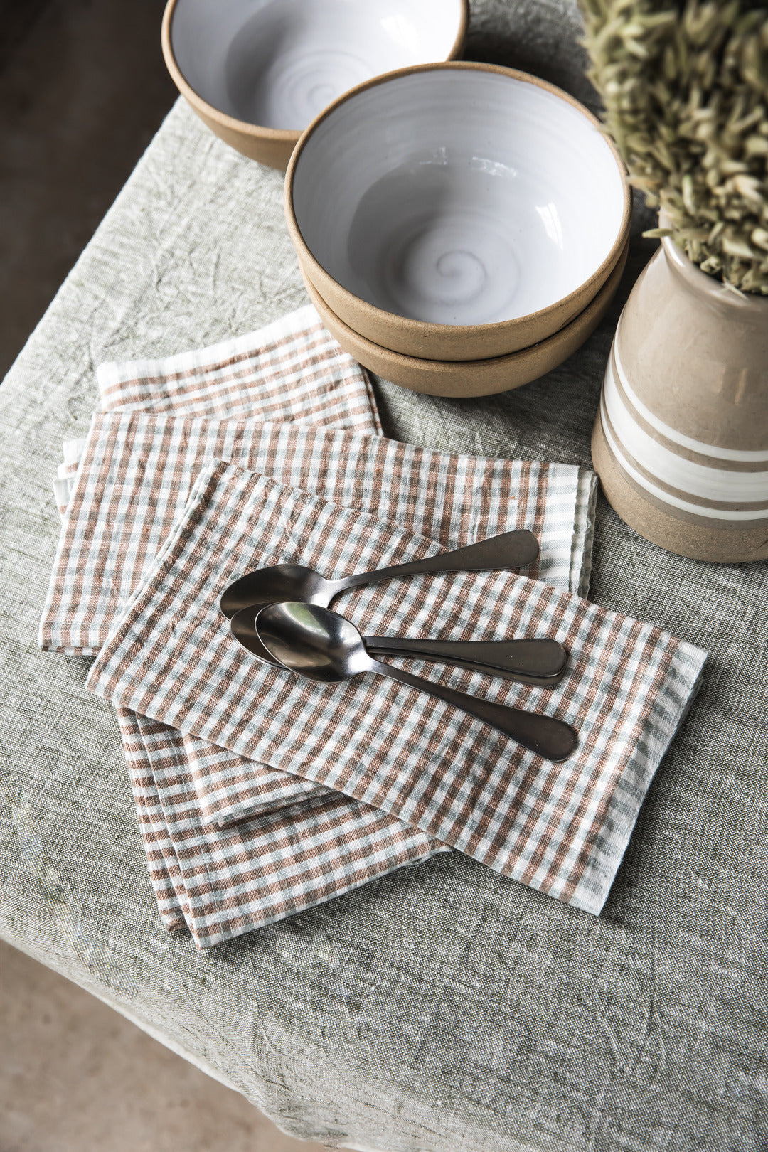 Farmhouse Pottery Washed Linen Tablecloth - Thumbnail 5