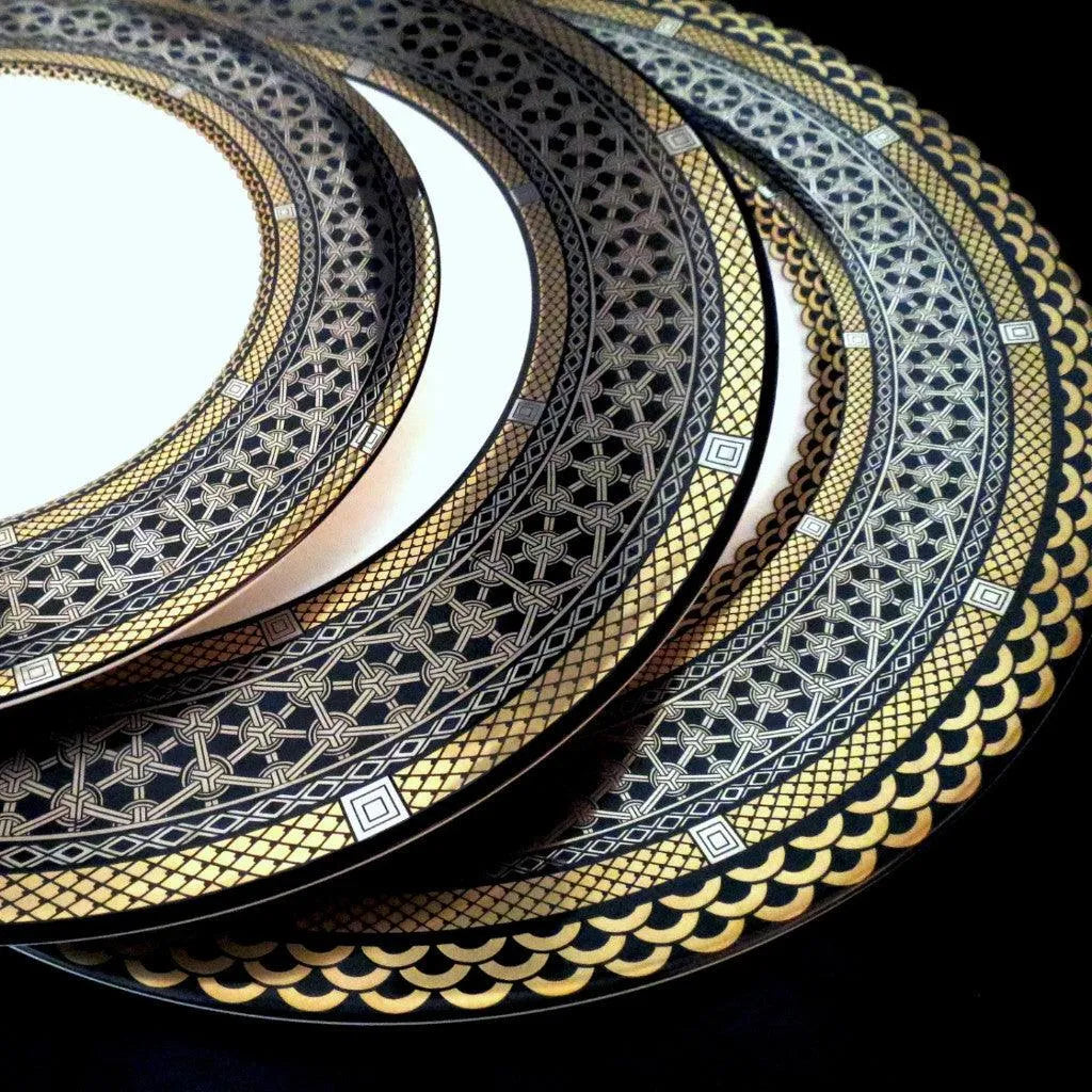Caskata Wholesale Hawthorne Onyx Gold & Platinum Dinner Plate