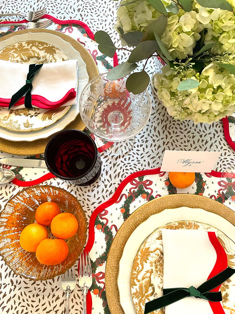 Linen Scalloped Square | Lily White with Rosebud Red
