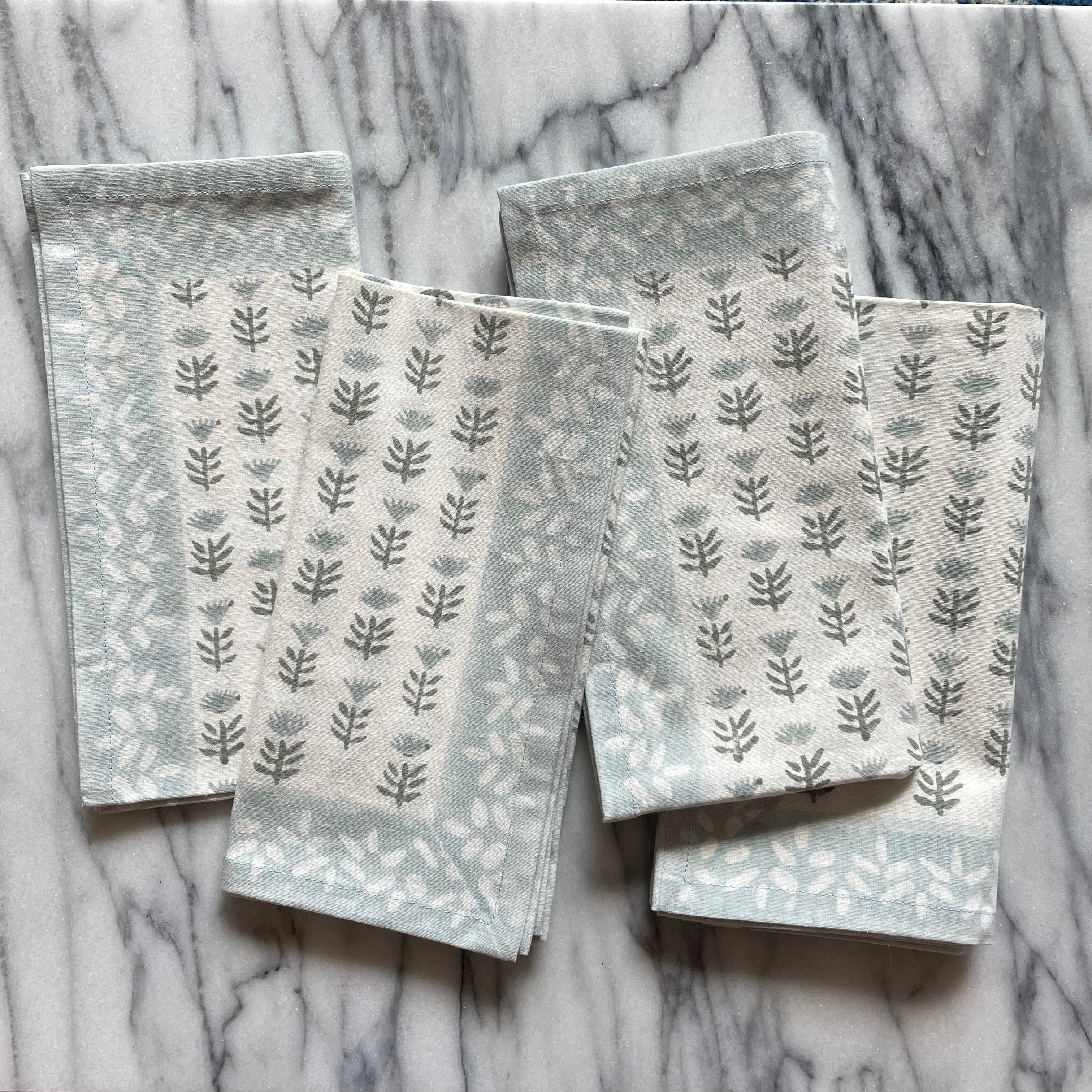 Claire Dinner Napkin in Serene