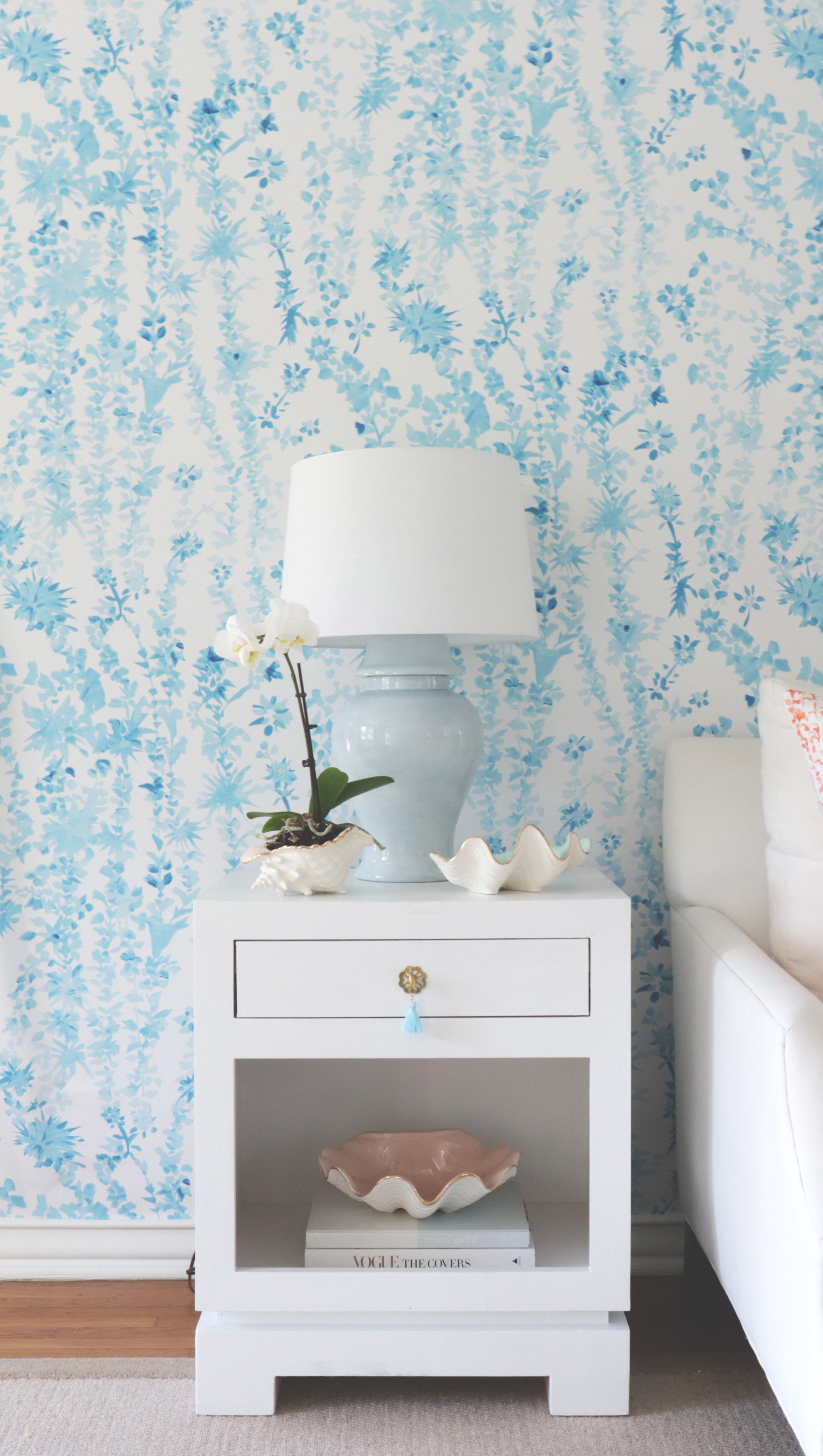 Hydrangea Light Blue Ginger Jar Lamp