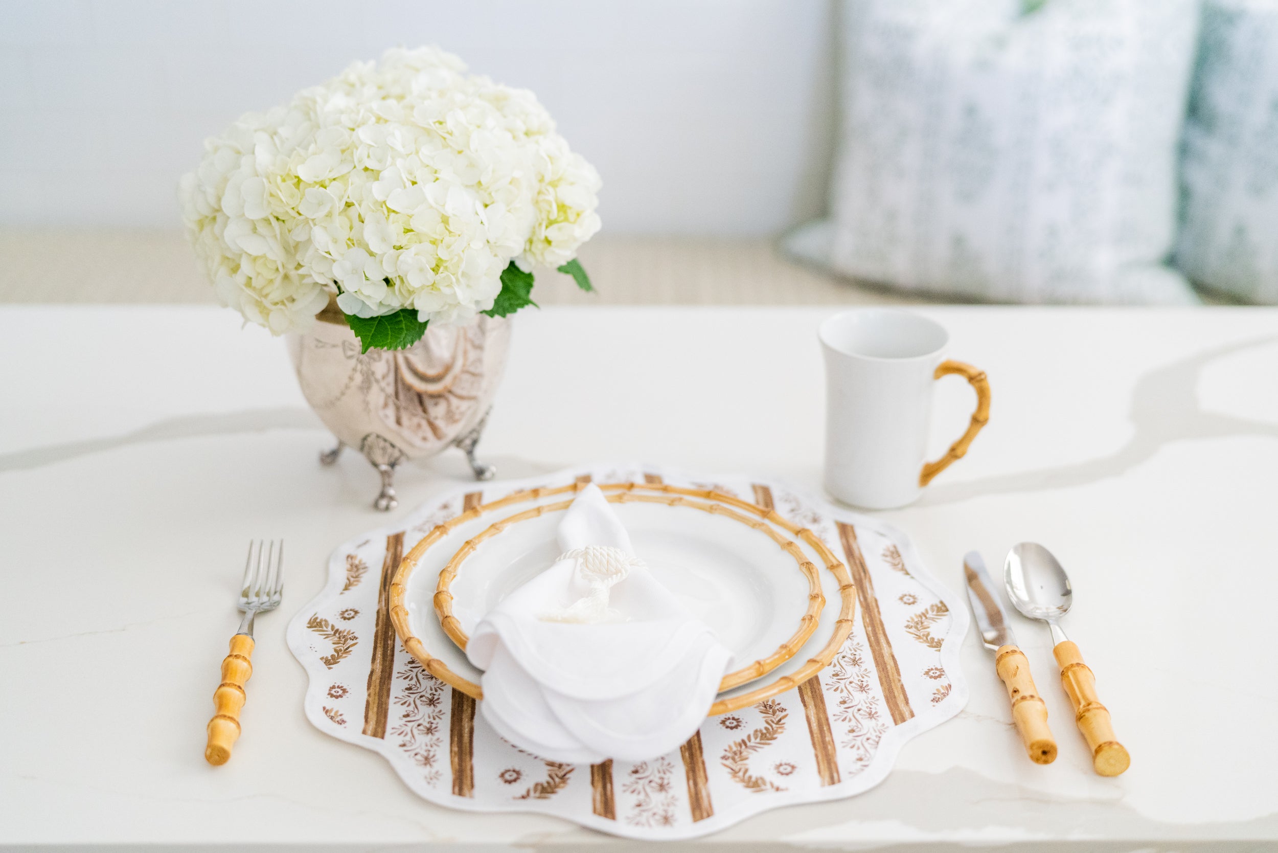 Round Scalloped Placemat | Boxwood Garden - Espresso