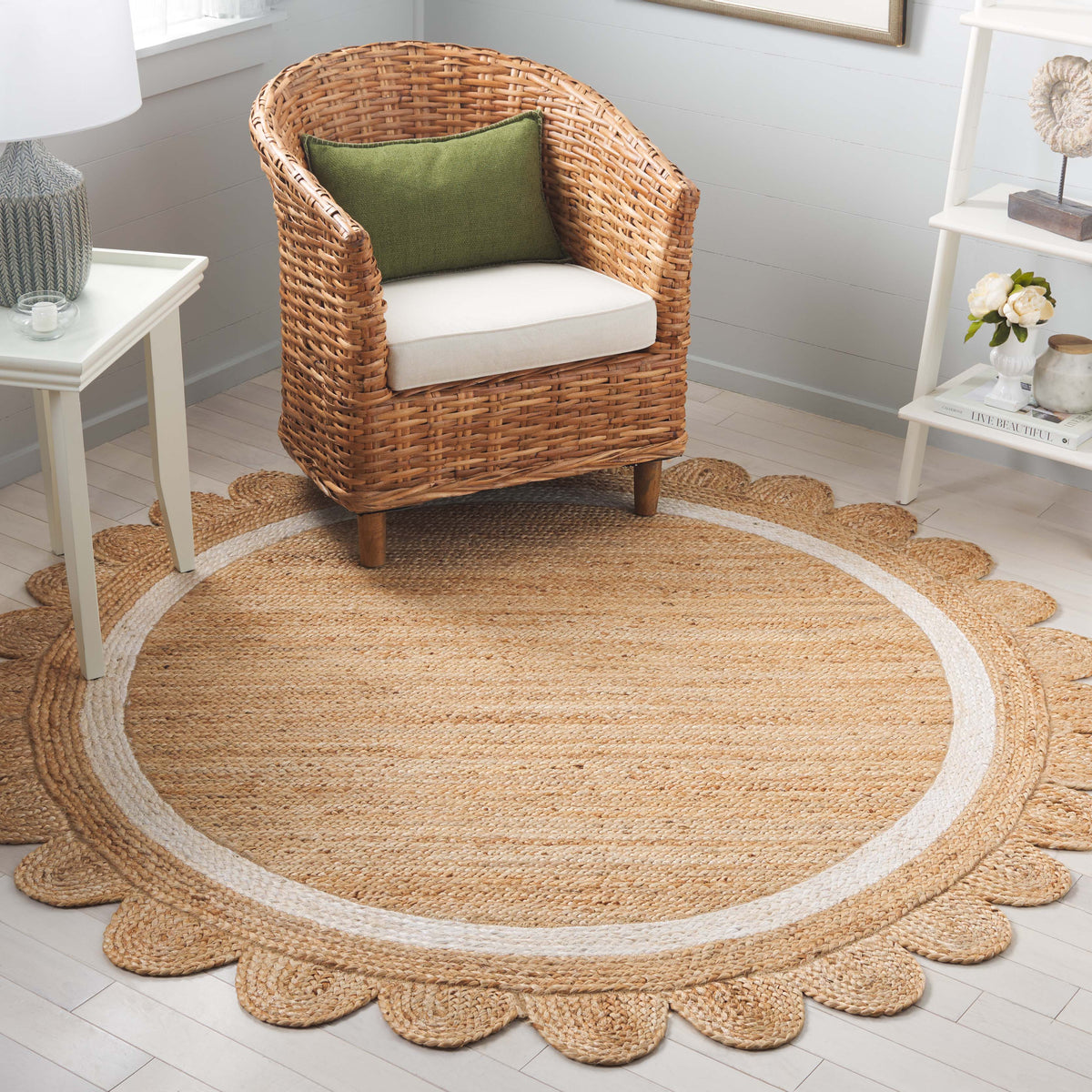 Natural Farmhouse Flat Weave Area Rug in Natural and Ivory