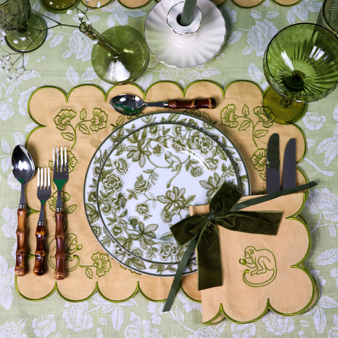 Pembroke Safari Porcelain Dinner Plate in White and Green (Set of 4)