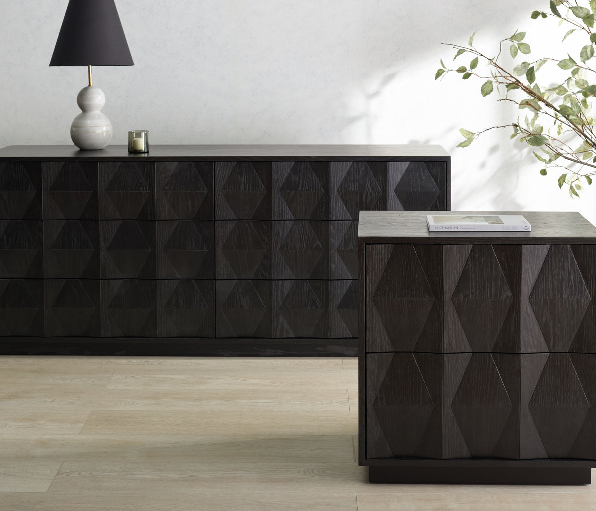 Riabelle Wood 6 Drawer Dresser in Black