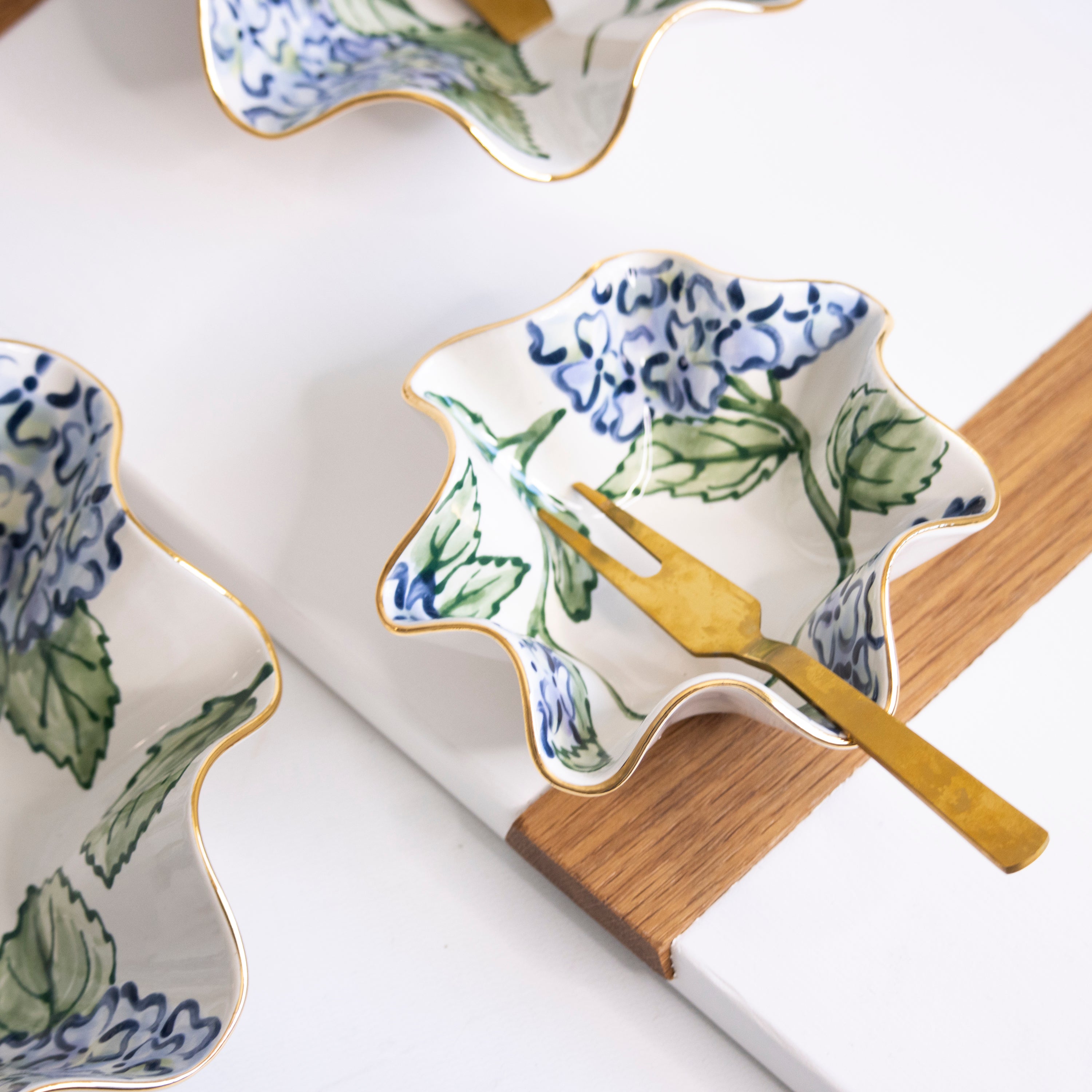 Adorn Blue Hydrangea Wavy Bowl