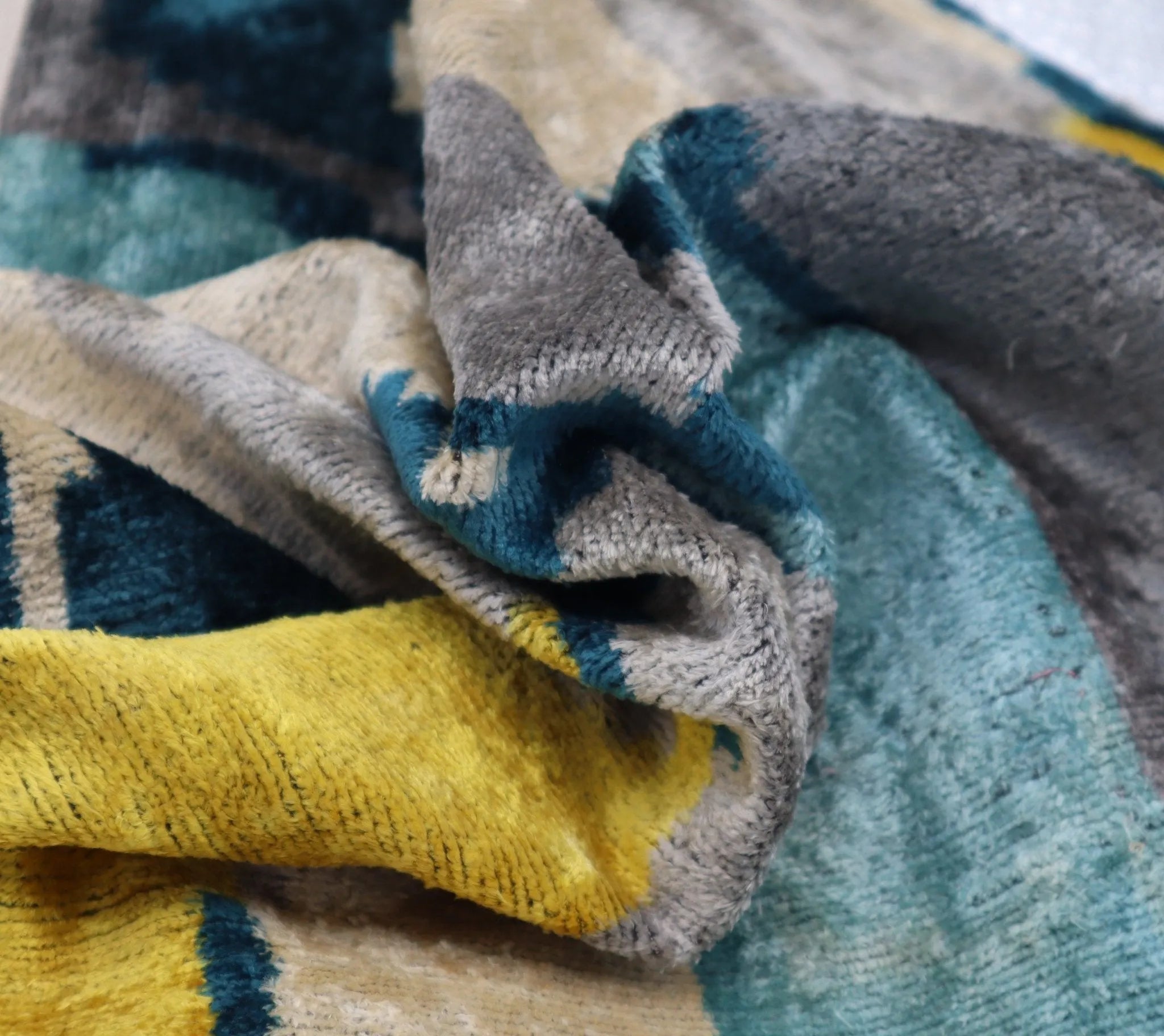 Canvello Handmade Grau Blue Yello Velvet Throw Pillows - 20x20