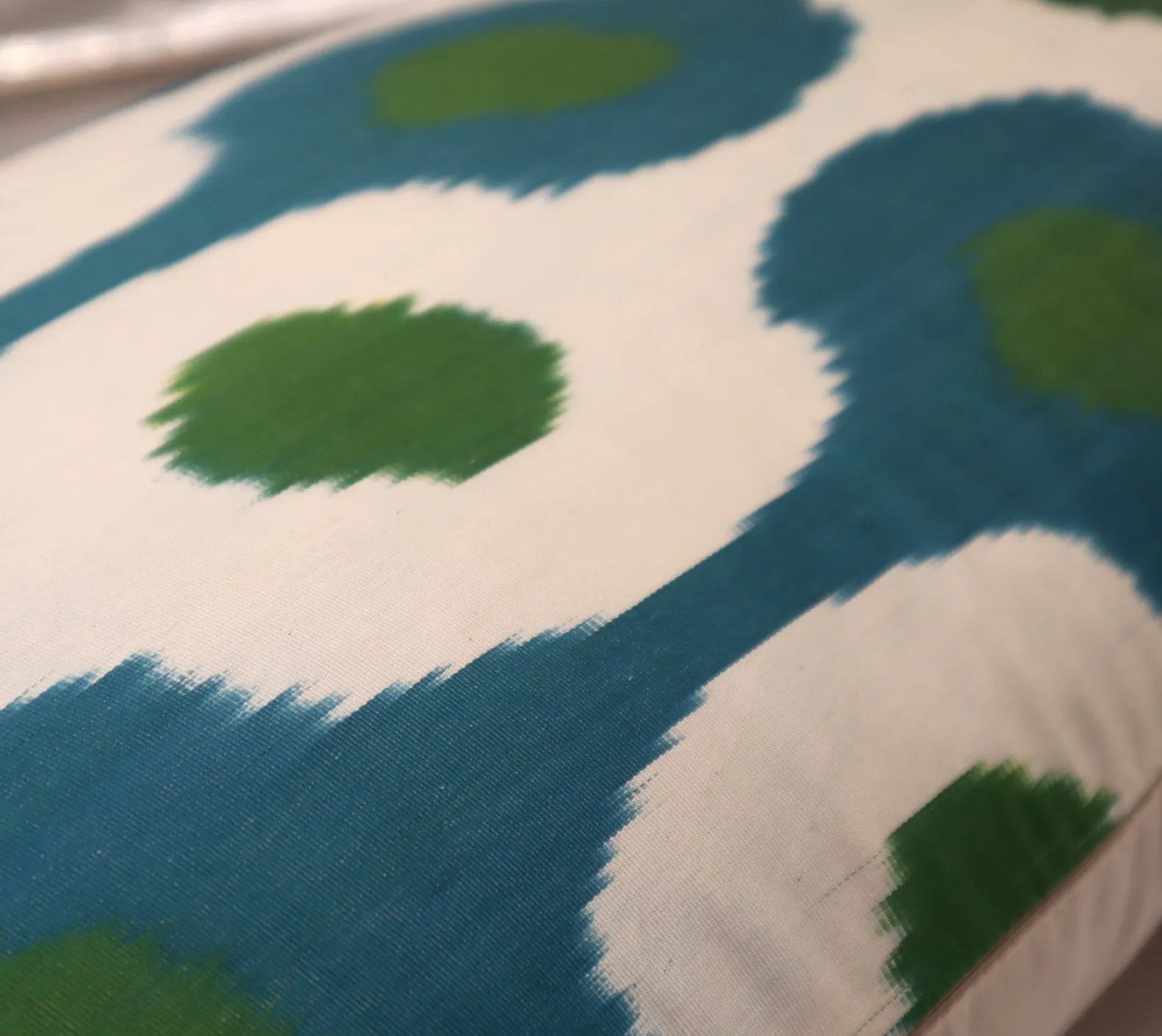 Canvello Handmade Silk Decorative Throw Pillow with Down Filled Insert