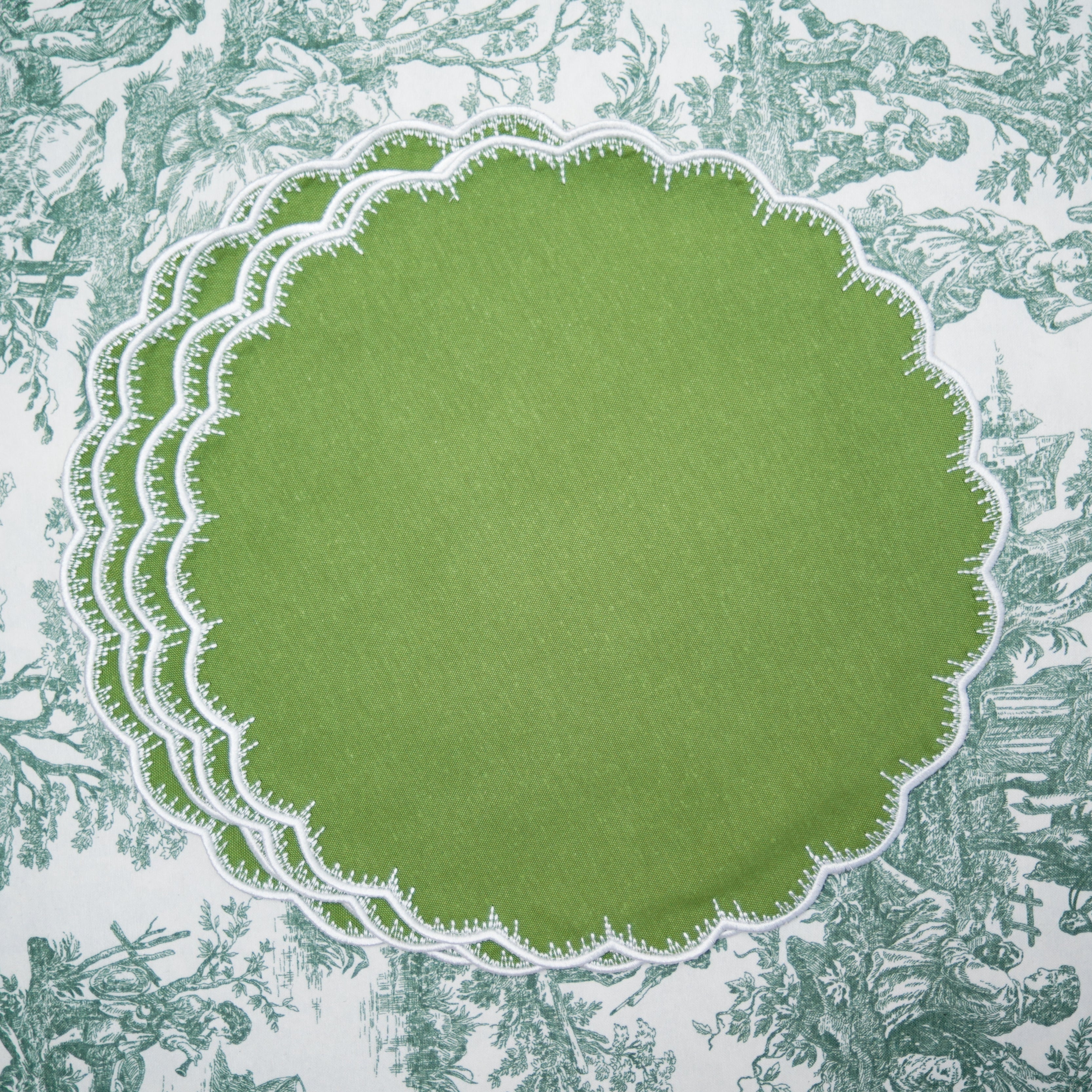 CLOVER GREEN ROUND FABRIC PLACEMAT