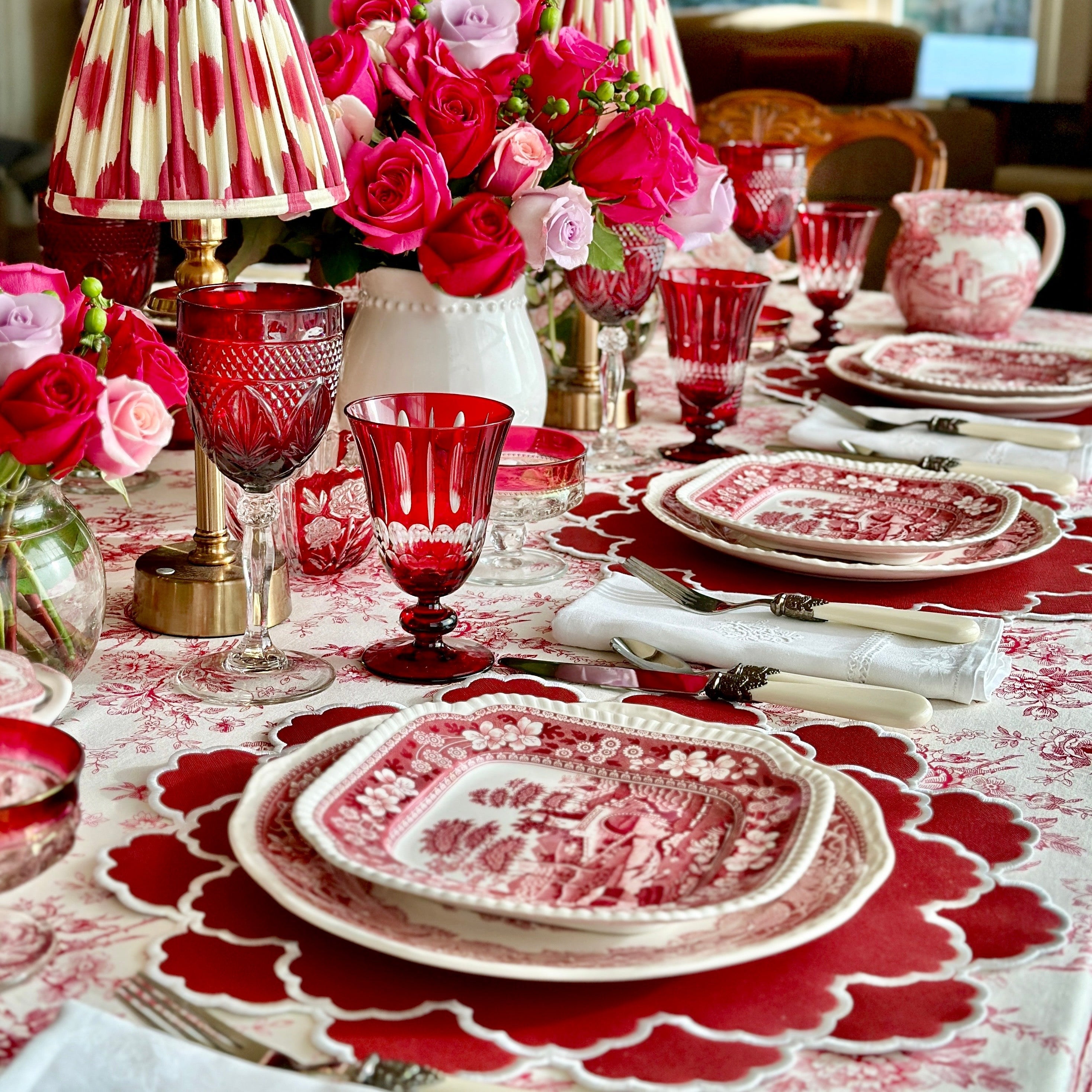 TIMELESS RED SCALLOPED FAUX LEATHER PLACEMAT