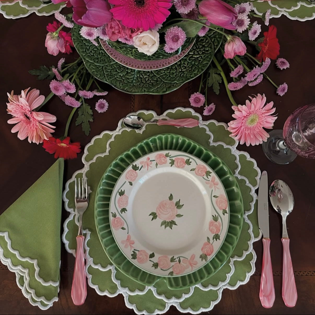 CRESSIDA GREEN ROUND FABRIC PLACEMAT & NAPKIN SET