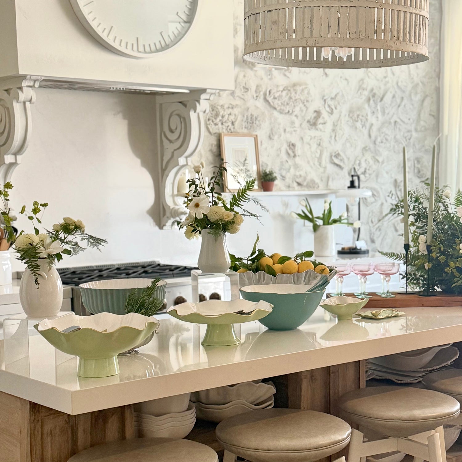 ENCANTO Claire Small Oval Bowl with Spoon (Pistachio, White and Gold)